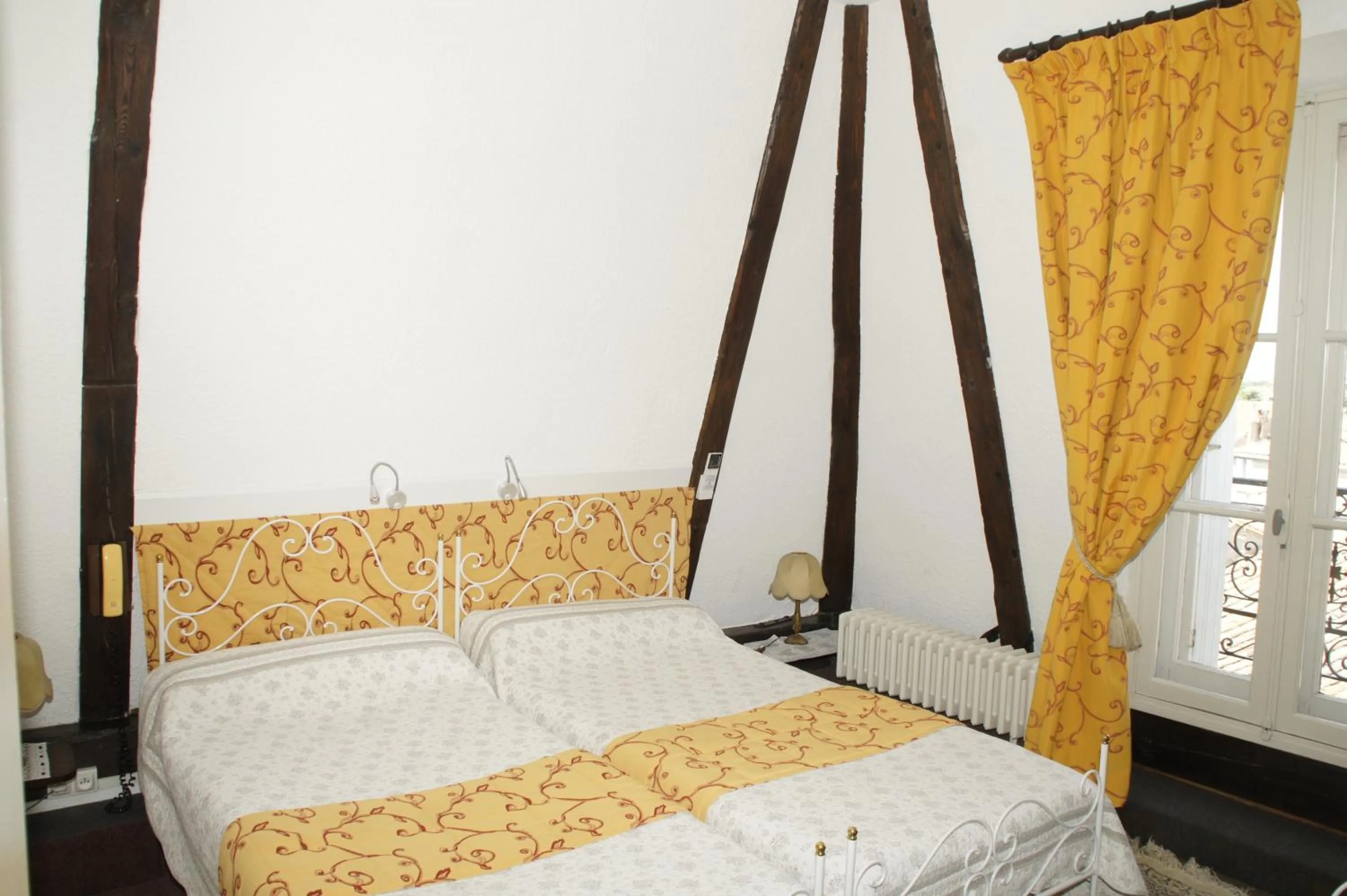 Standard Twin Room in Hotel Montsegur