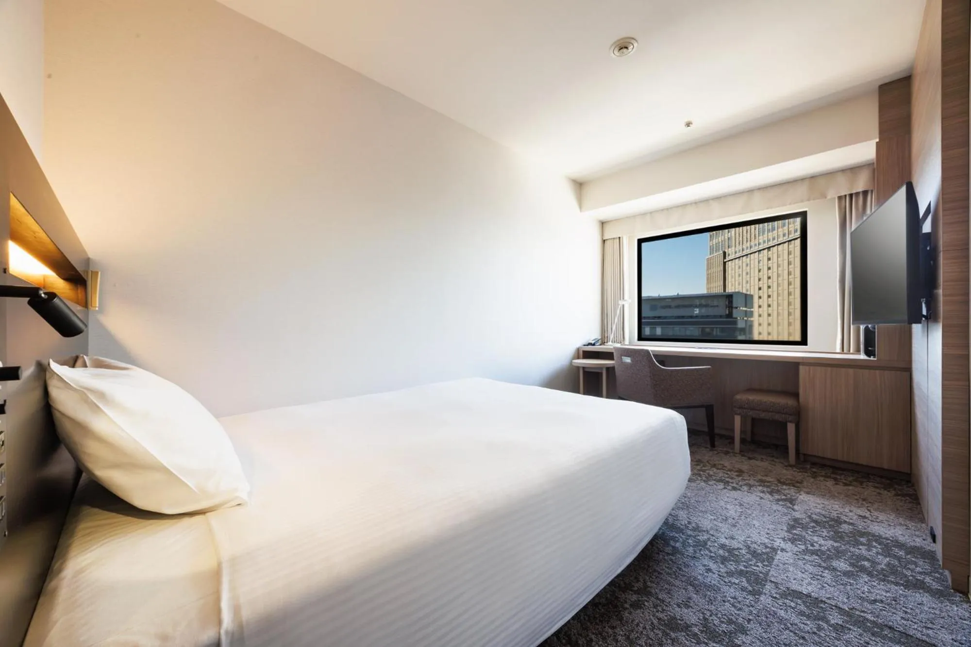 Bed in Kawasaki Nikko Hotel