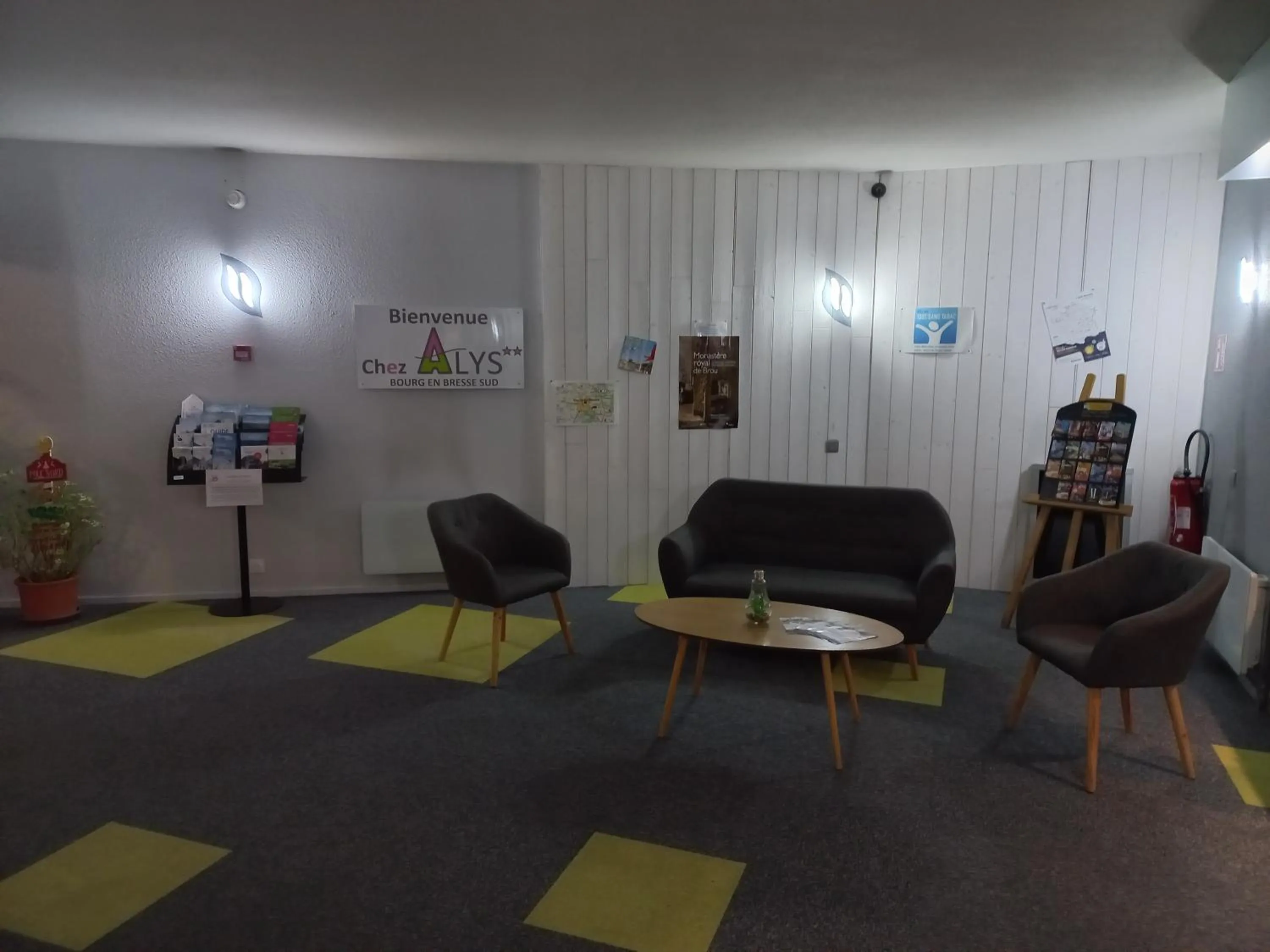 Lobby or reception in Contact Hôtel ALYS Bourg en Bresse Ekinox Parc Expo