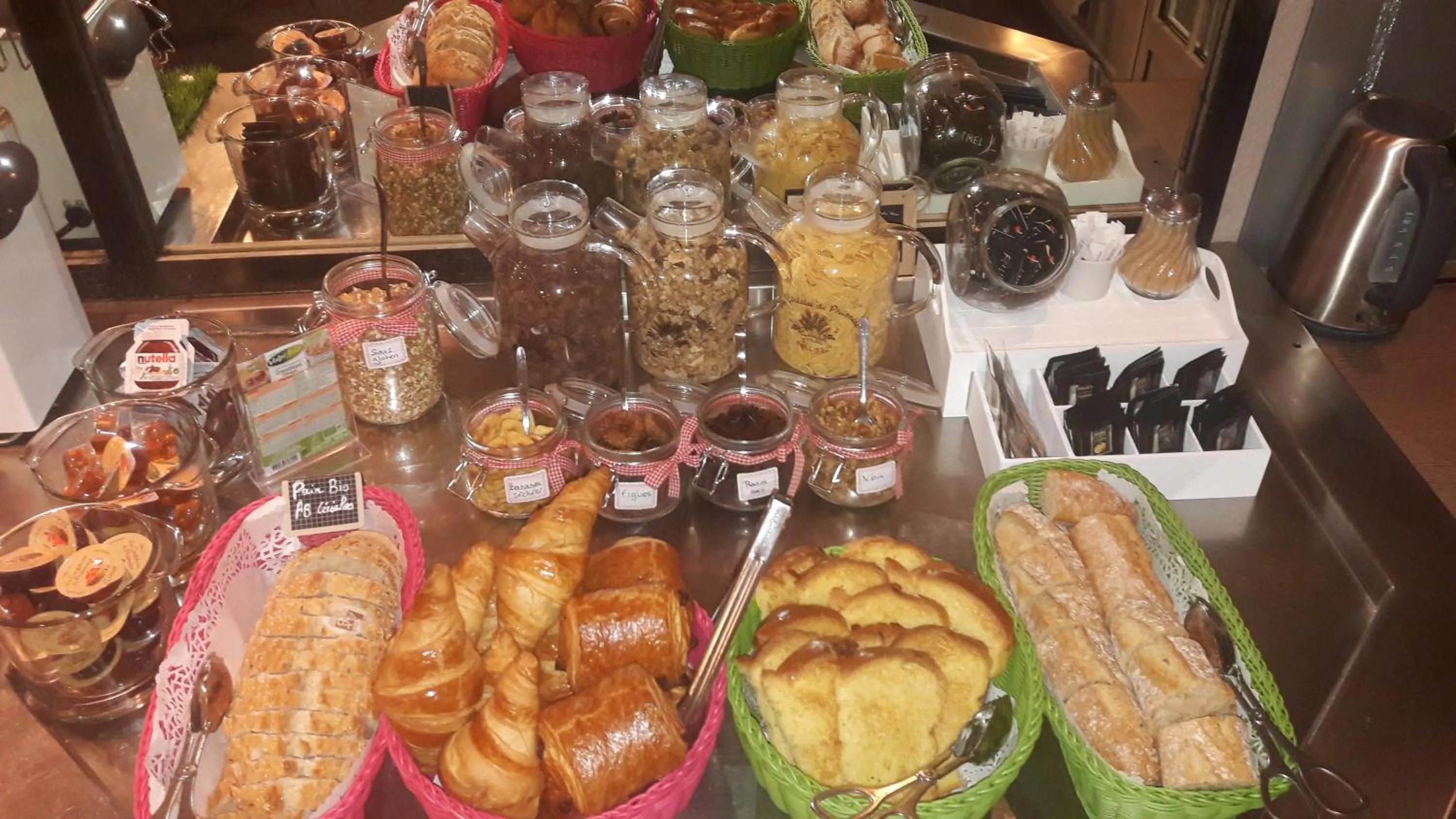 Continental breakfast in Contact Hôtel ALYS Bourg en Bresse Ekinox Parc Expo