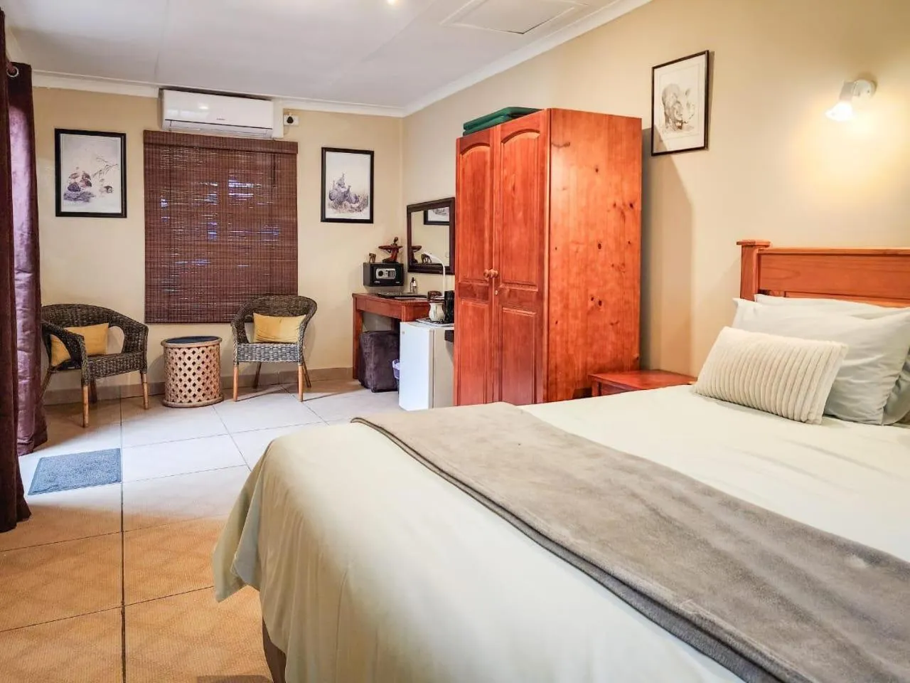 Bedroom, Bed in Parkers Cottages
