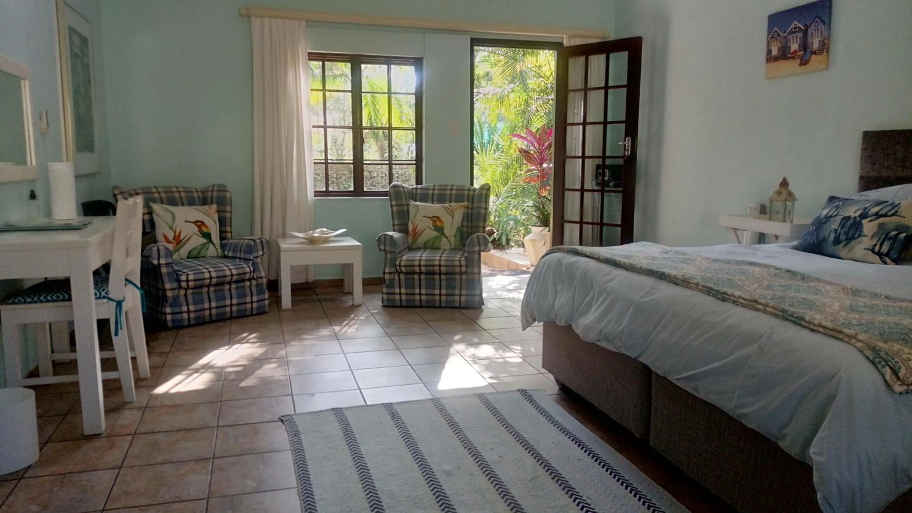 Photo of the whole room, Bed in Parkers Cottages