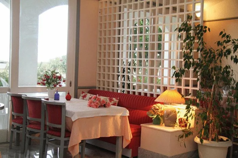 Restaurant/places to eat in Mantenia Hotel