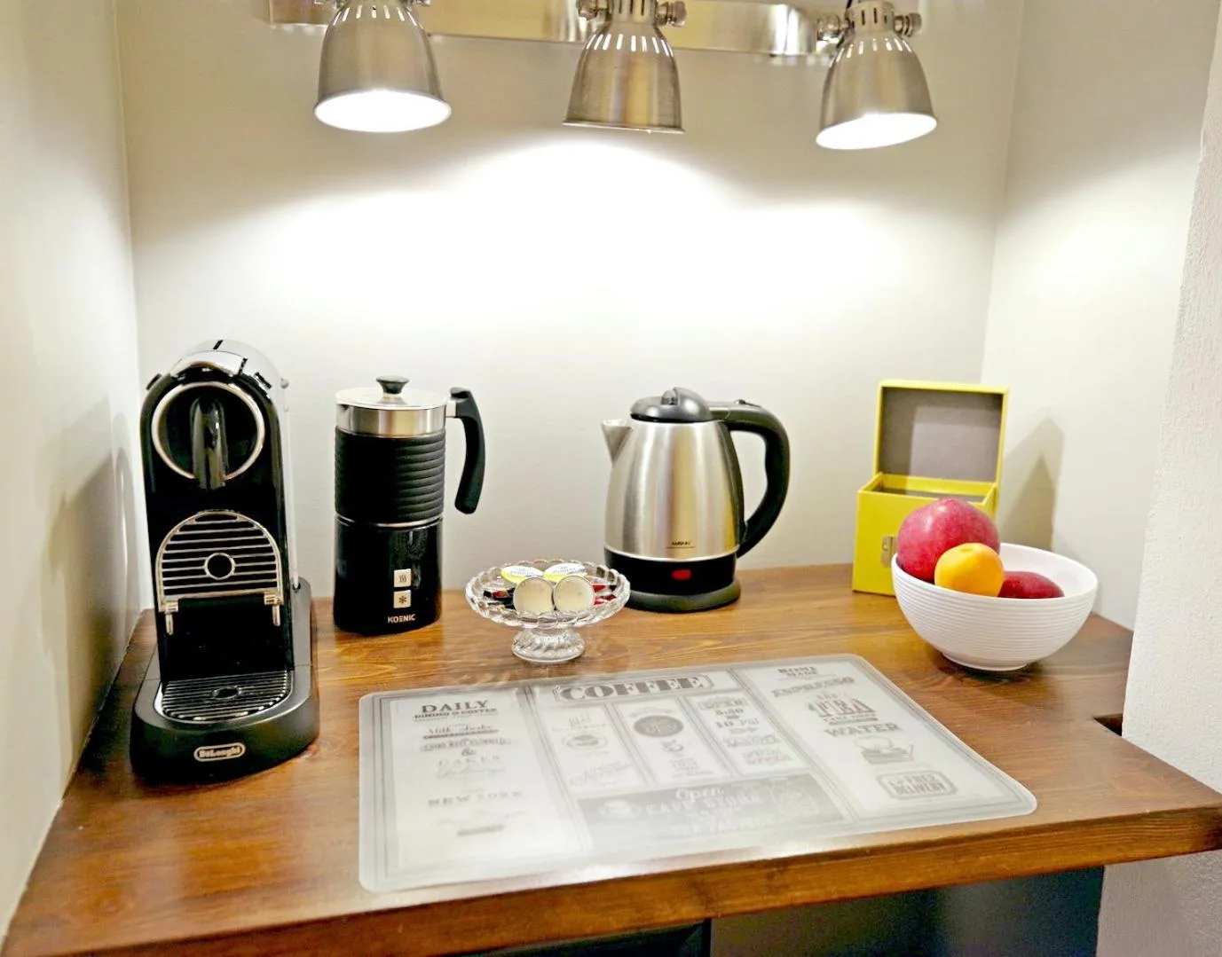 Coffee/tea facilities in Steam House Room & Breakfast