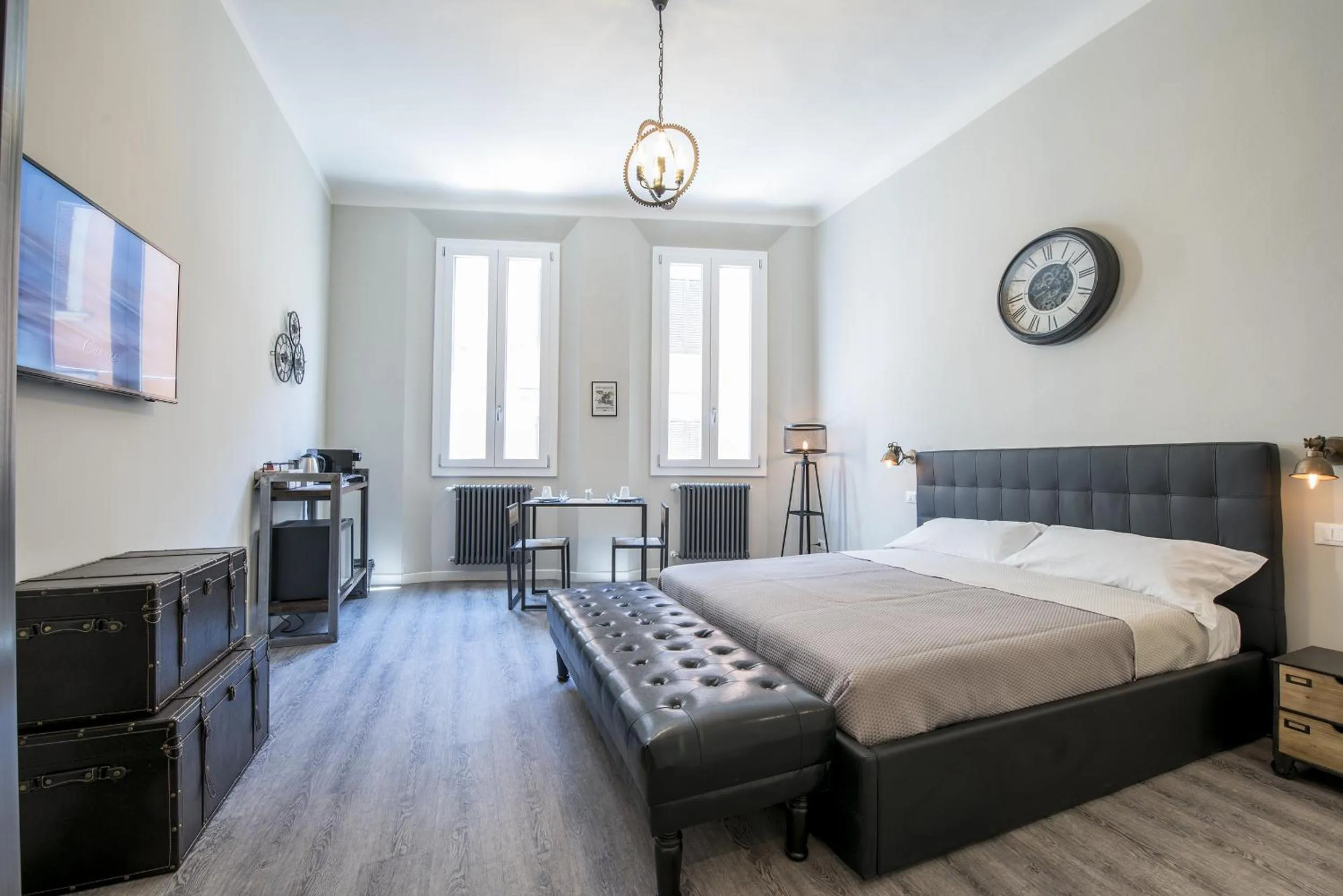 Bed in Steam House Room & Breakfast