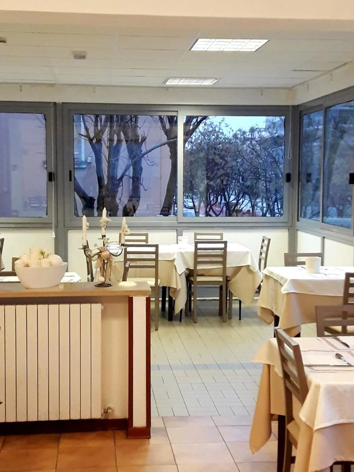 Restaurant/places to eat in Hotel Caesar