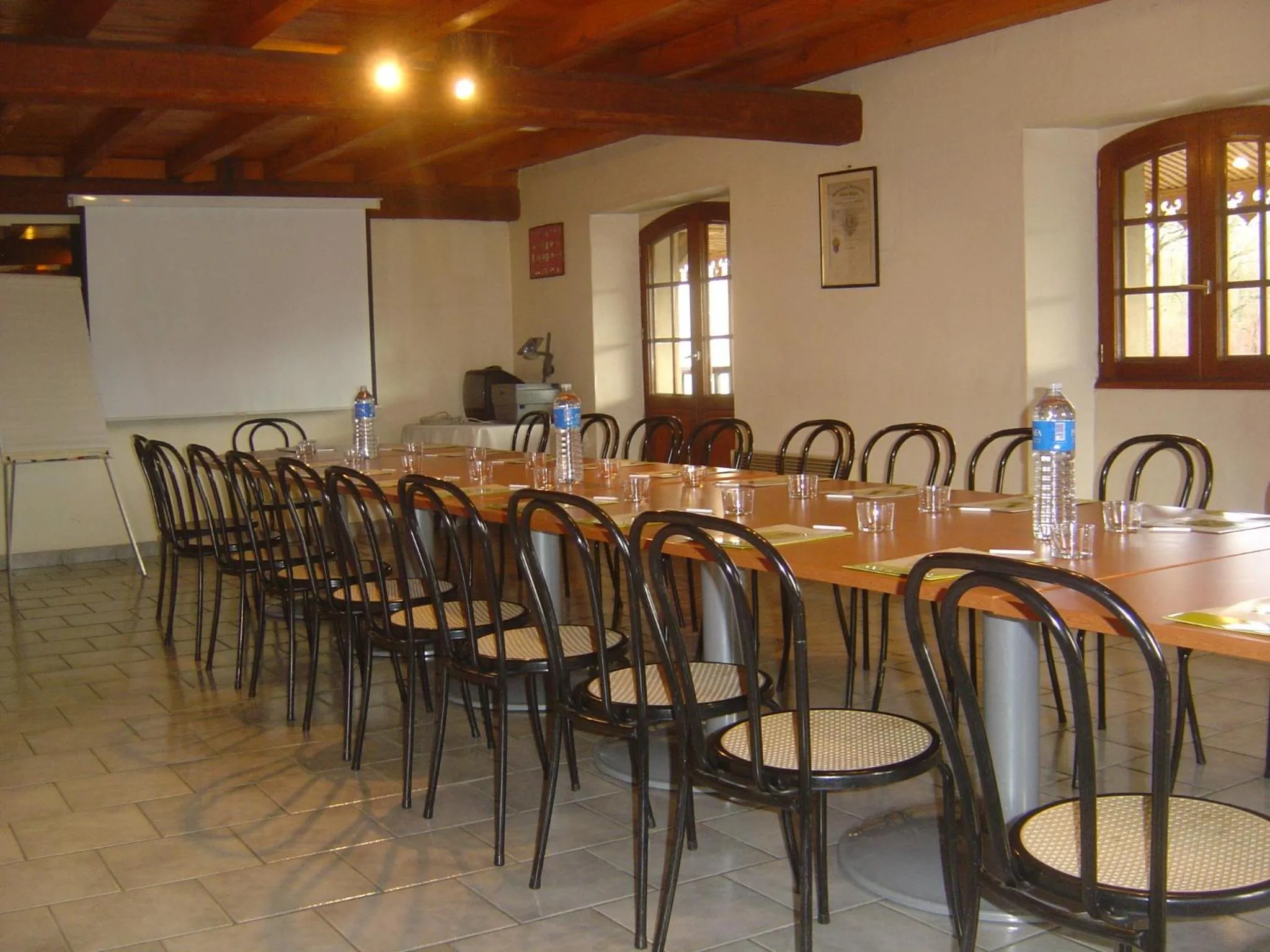 Business facilities in Logis Hôtel Les 3B