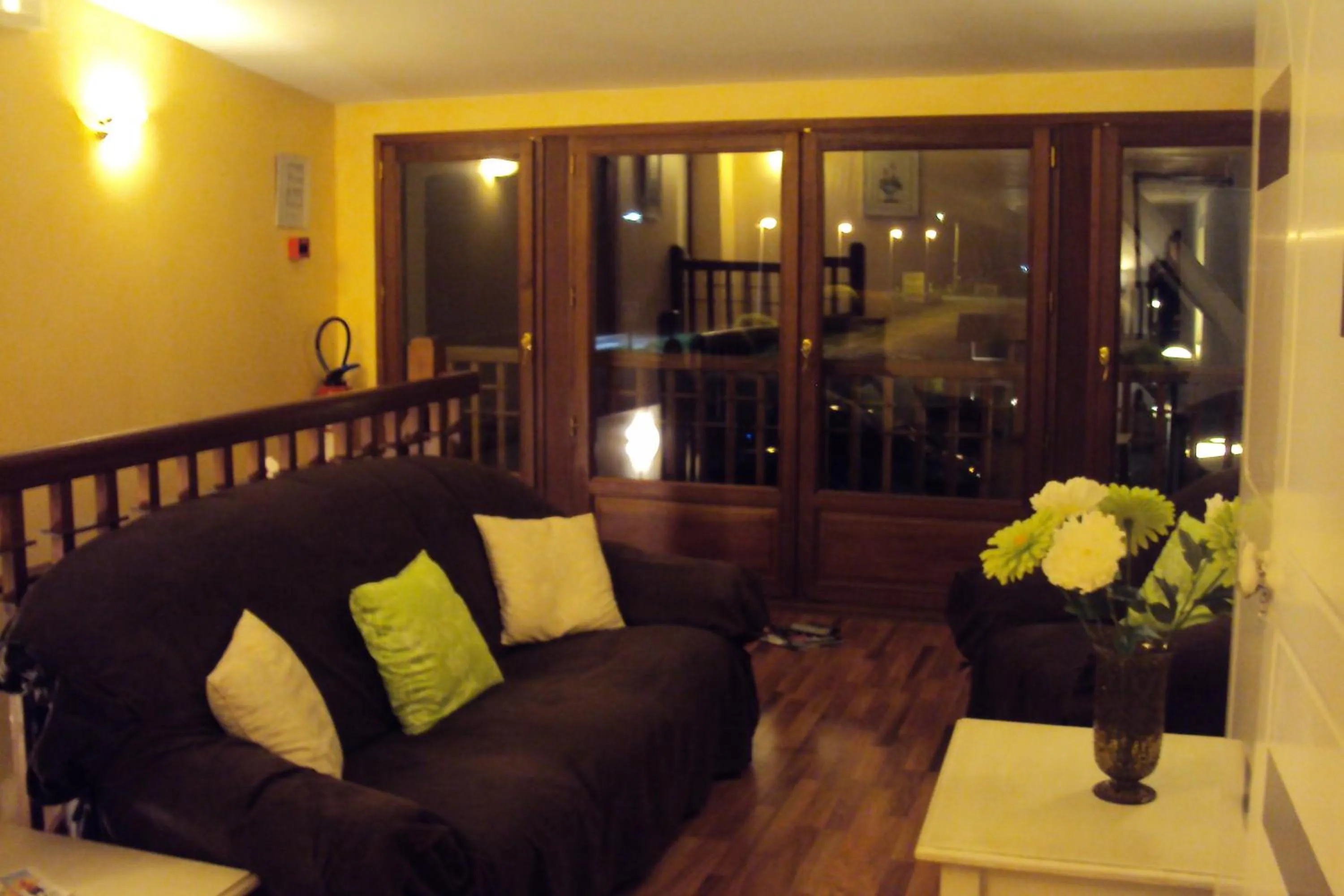 Living room in Logis Hôtel Les 3B