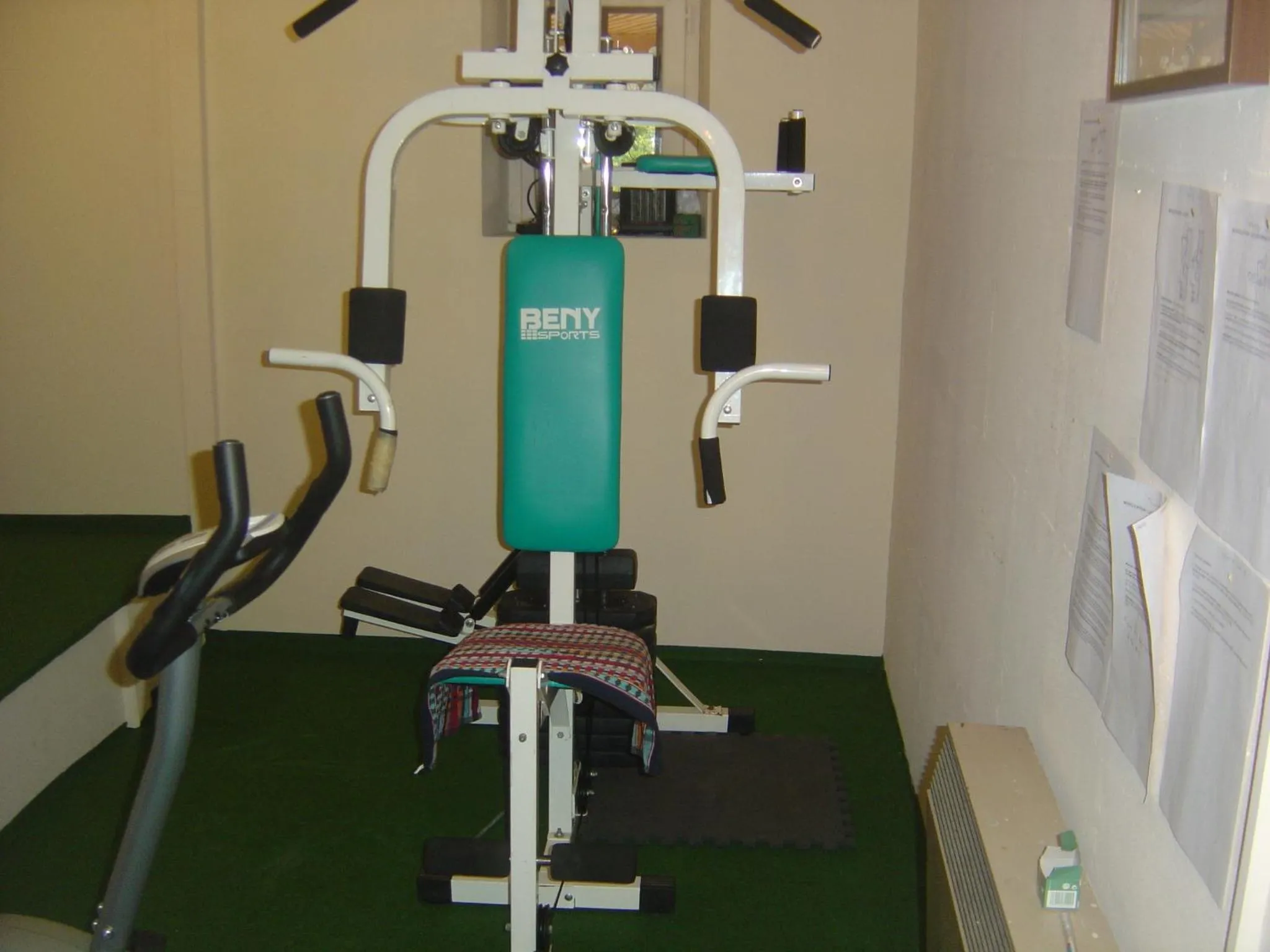 Fitness centre/facilities in Logis Hôtel Les 3B