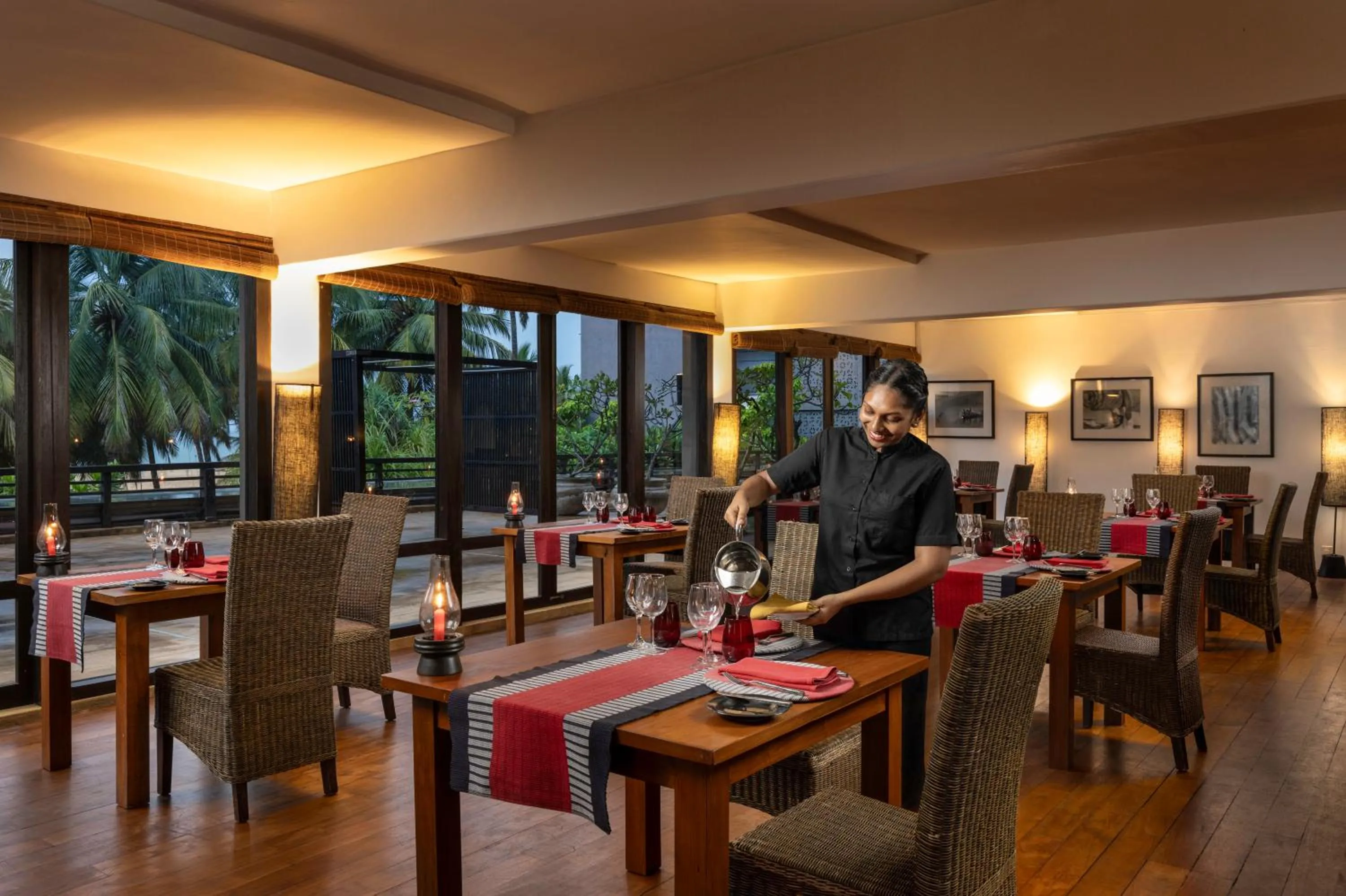 Restaurant/places to eat in Jetwing Beach