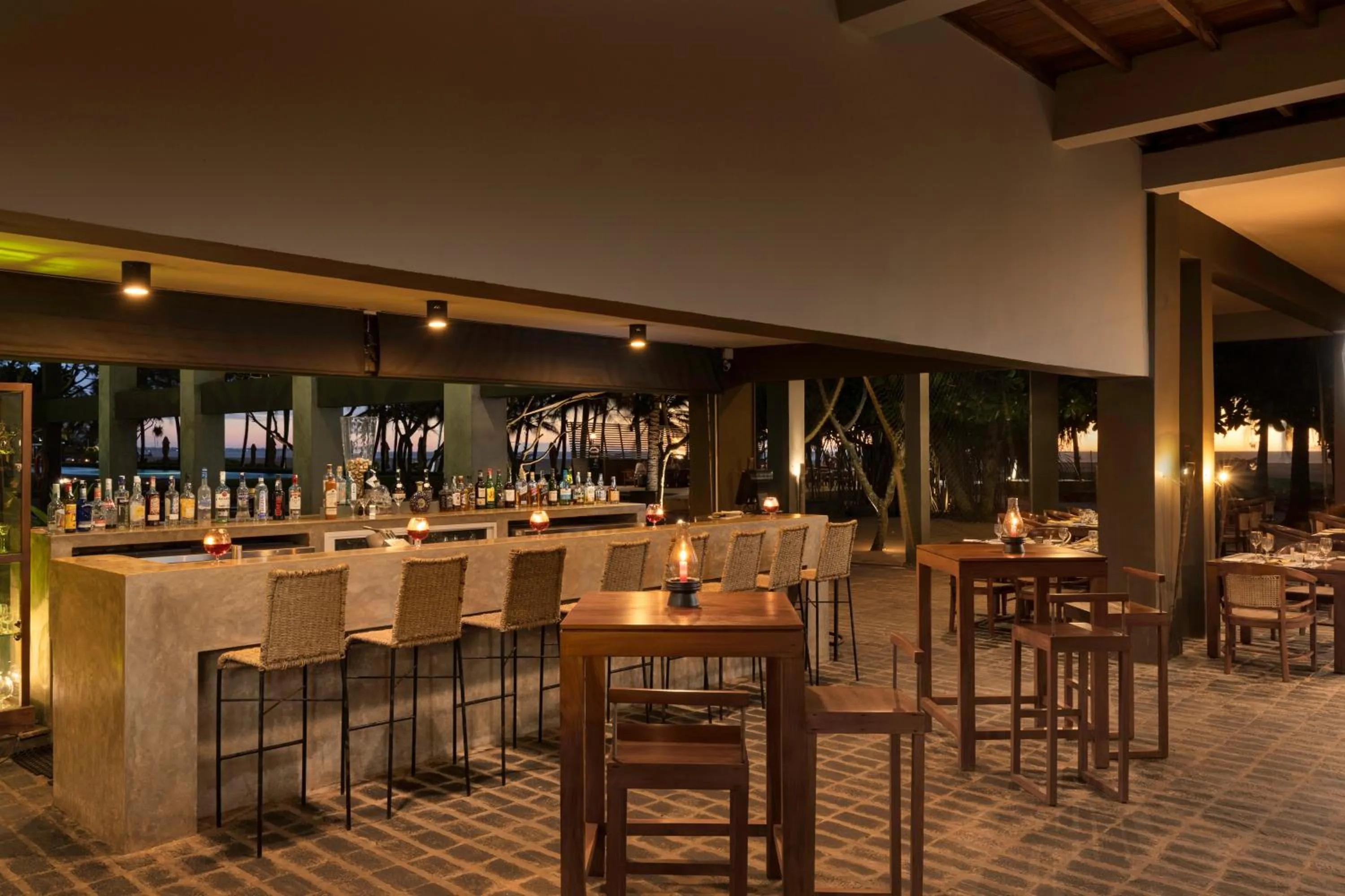 Restaurant/places to eat in Jetwing Beach