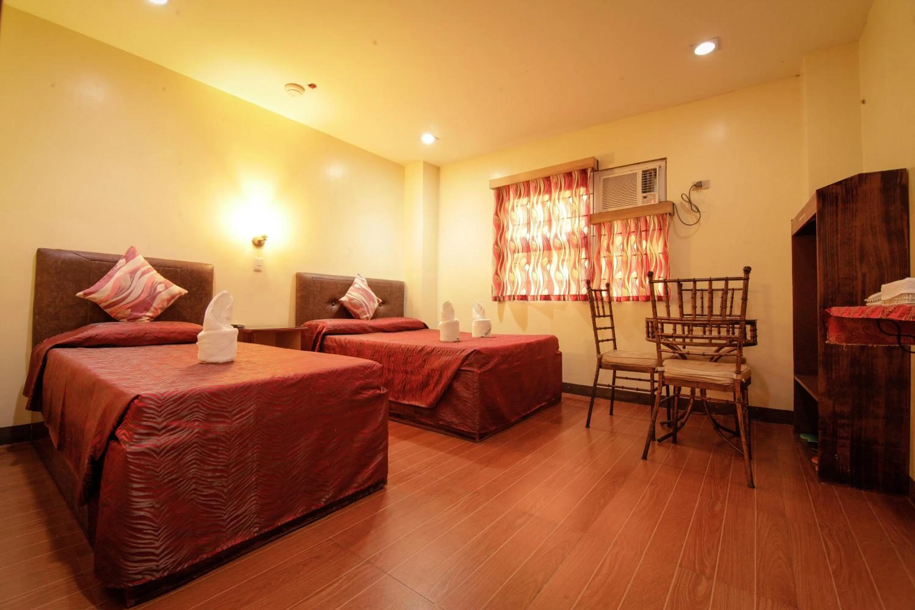 Bathroom, Bed in Fj Manila Hotel