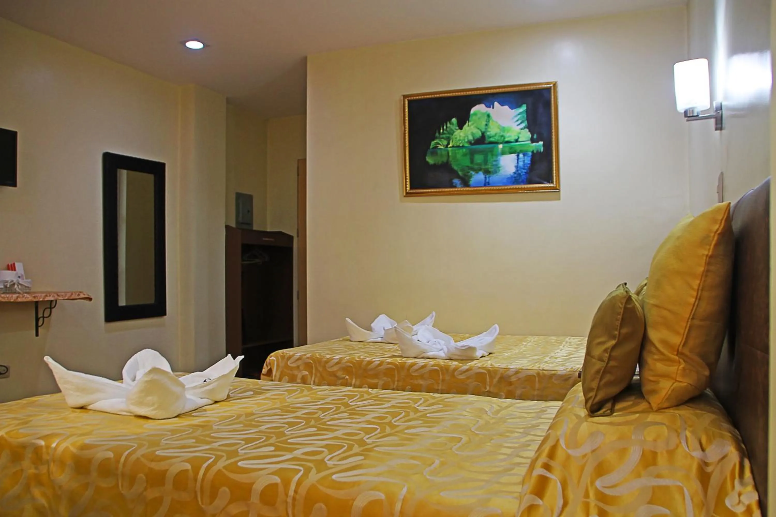 Bedroom, Bed in Fj Manila Hotel