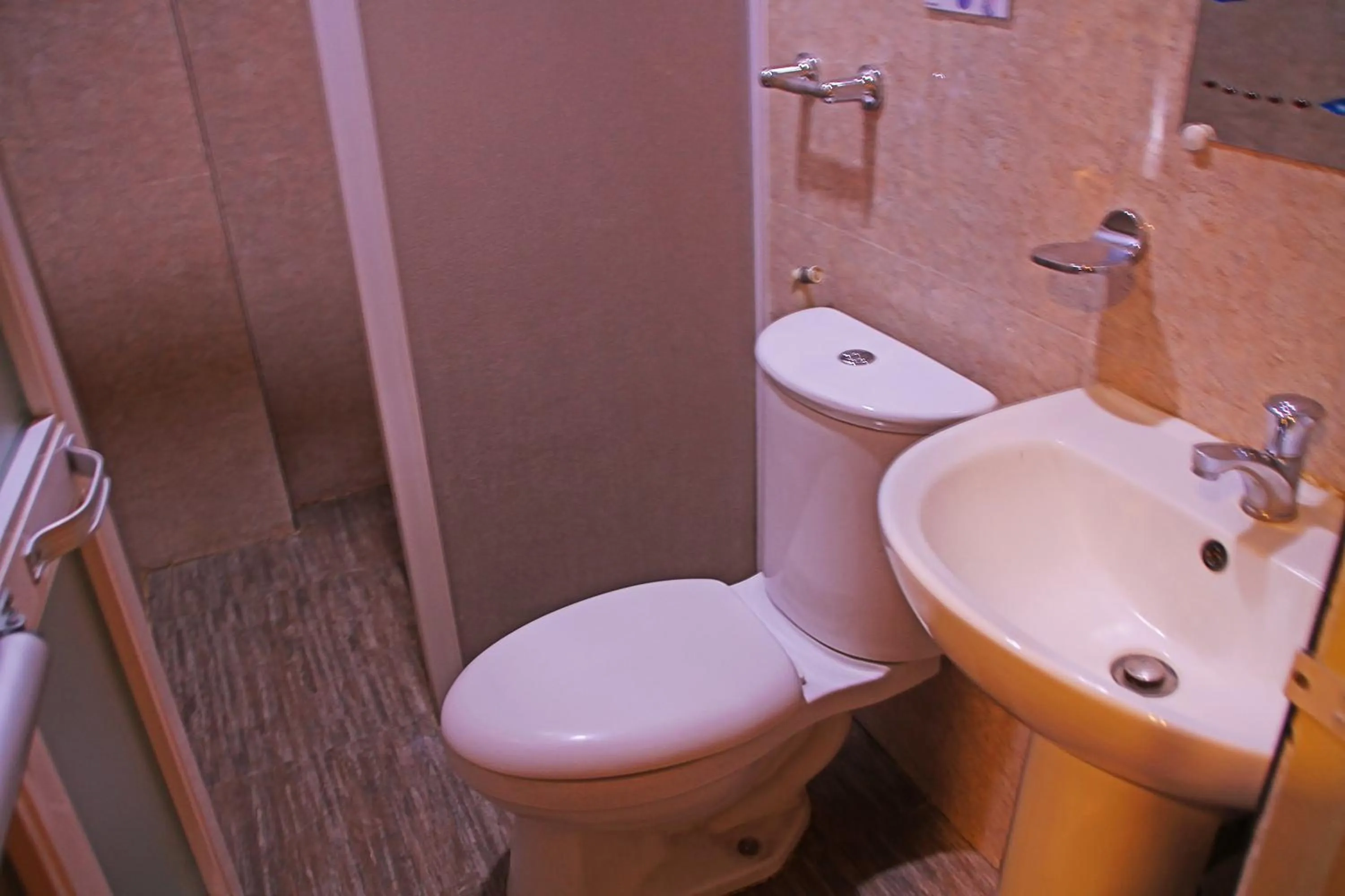 Bathroom in Fj Manila Hotel