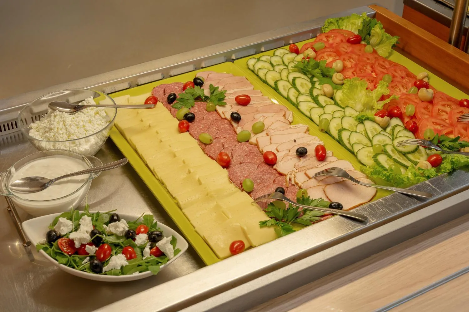 Breakfast in Apart Hotel Tomo FREE PARKING