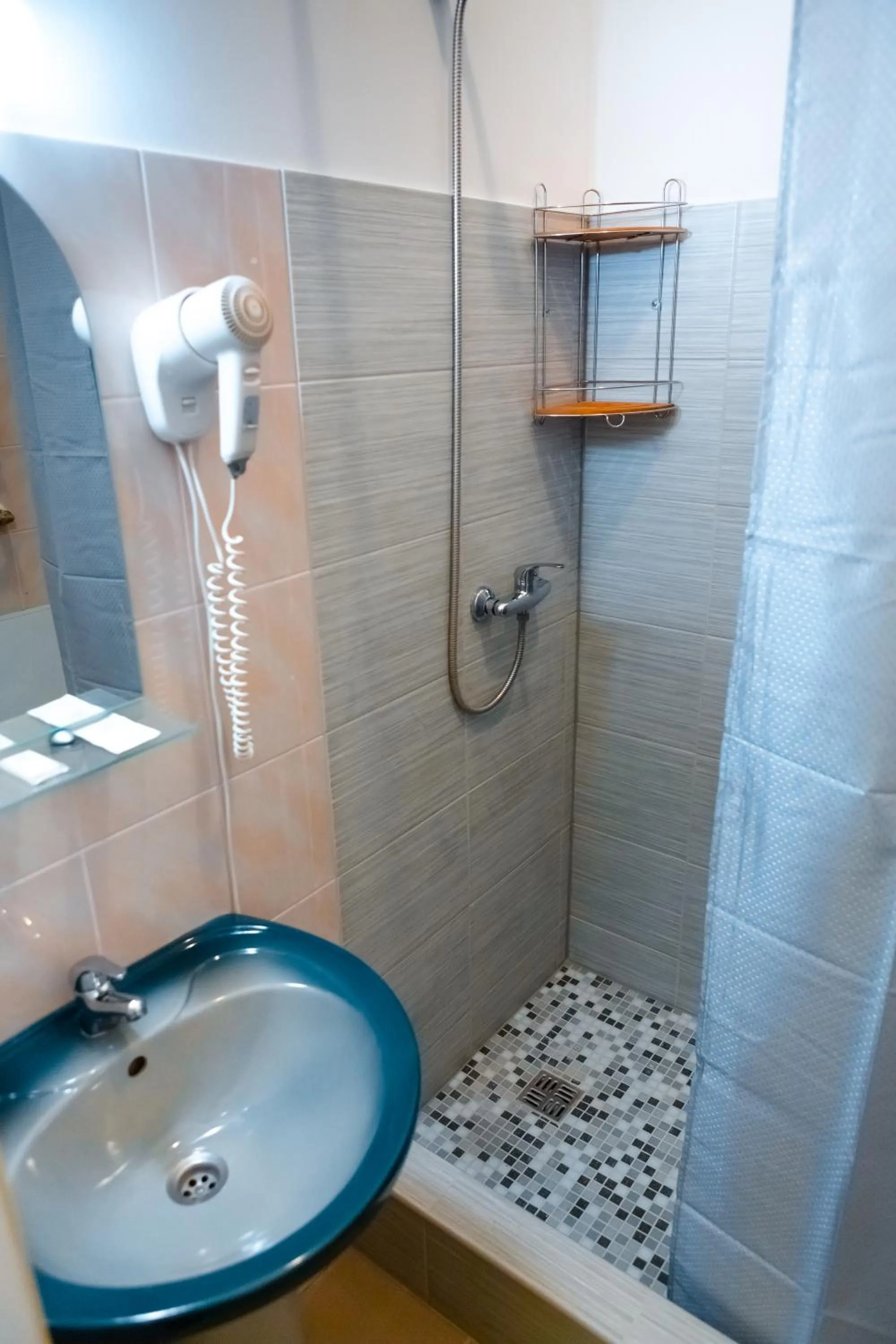 Shower in Apart Hotel Tomo FREE PARKING