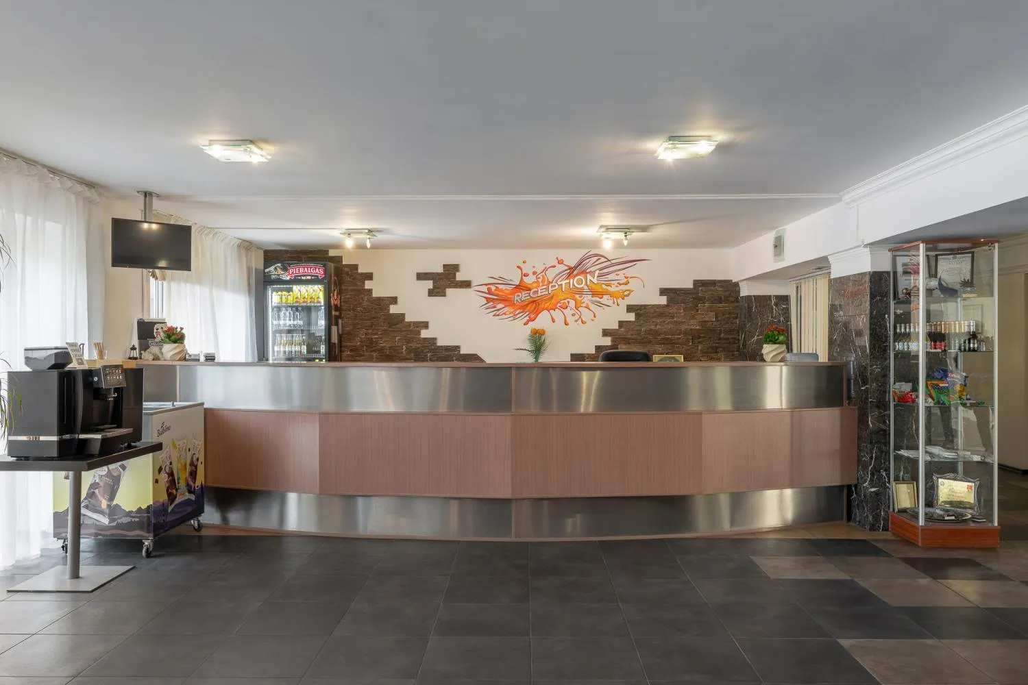 Lobby or reception in Apart Hotel Tomo FREE PARKING
