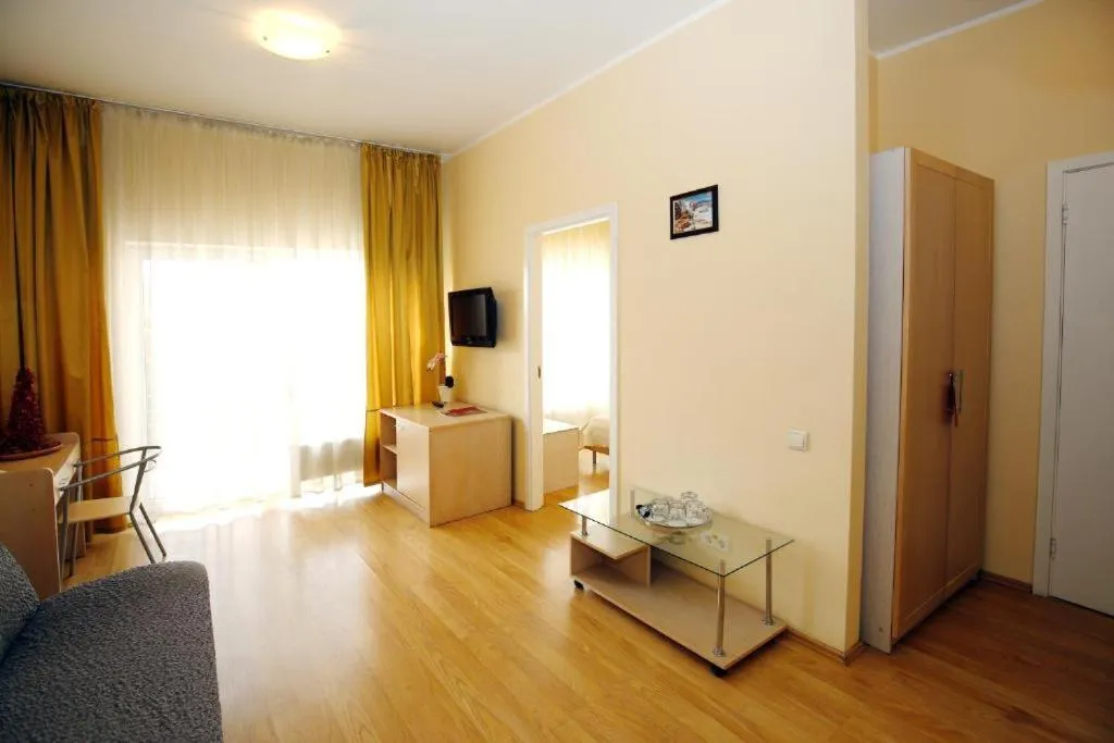 TV and multimedia in Apart Hotel Tomo FREE PARKING