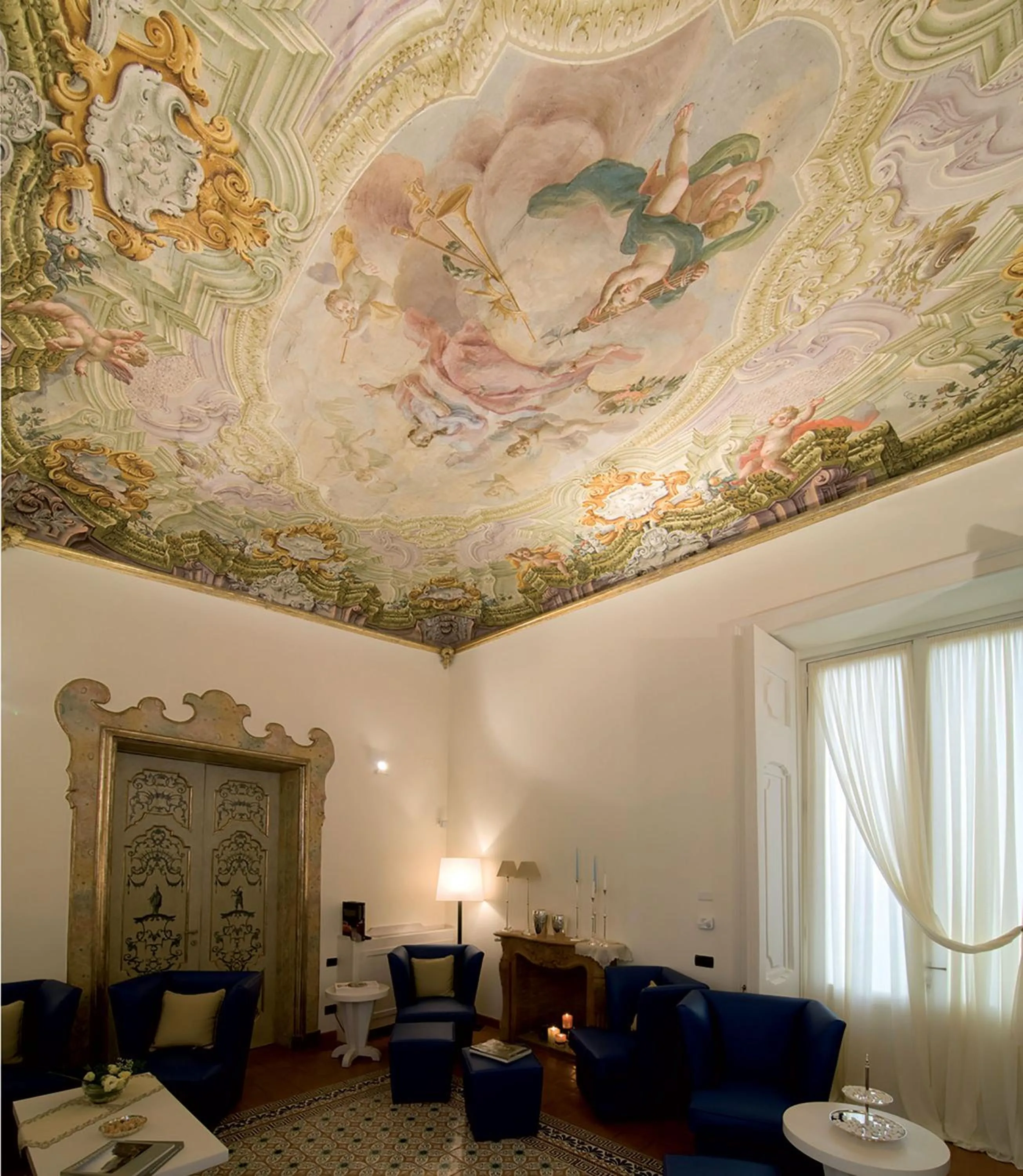 Communal lounge/ TV room in Maison Tofani