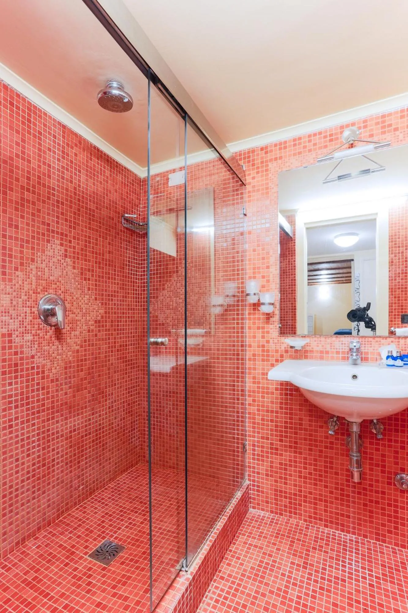 Shower in Maison Tofani