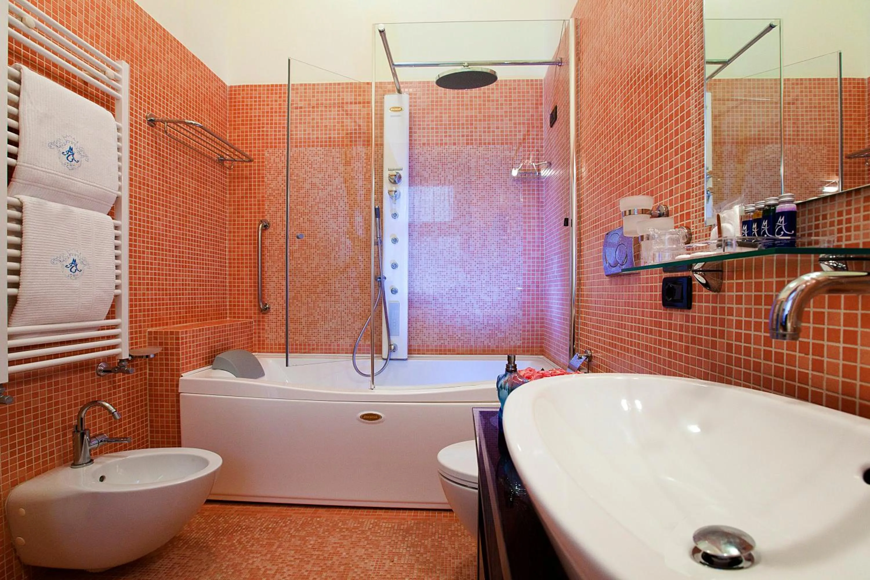 Shower in Maison Tofani