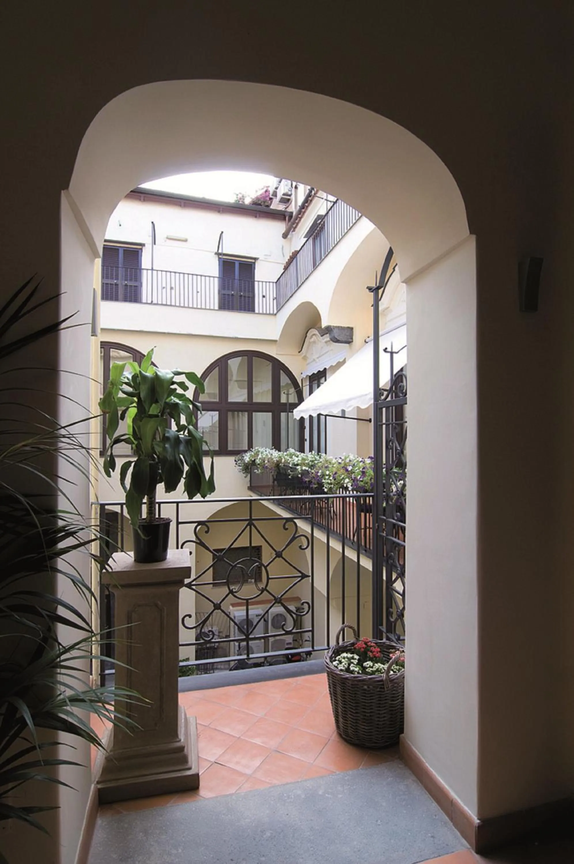 Facade/entrance in Maison Tofani