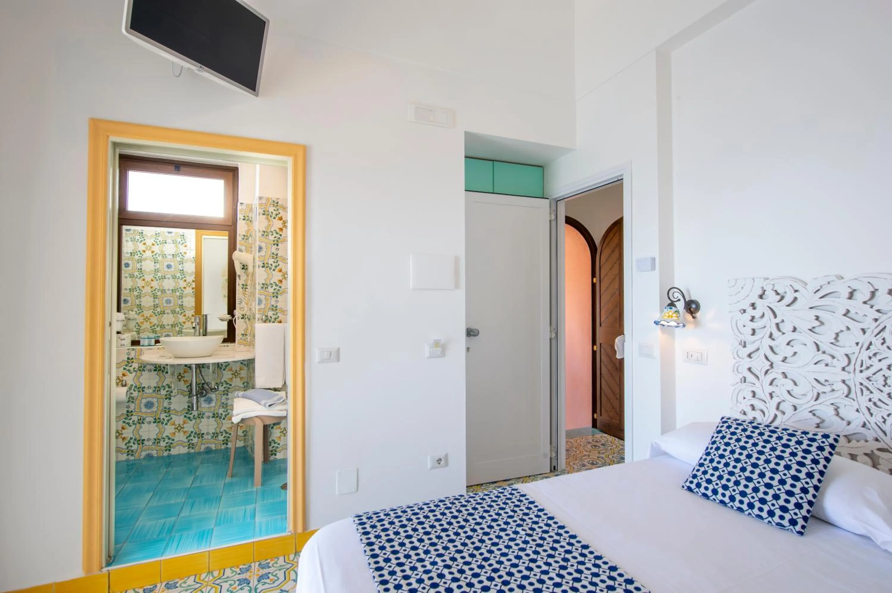 TV and multimedia, Bed in Hotel Costa Diva