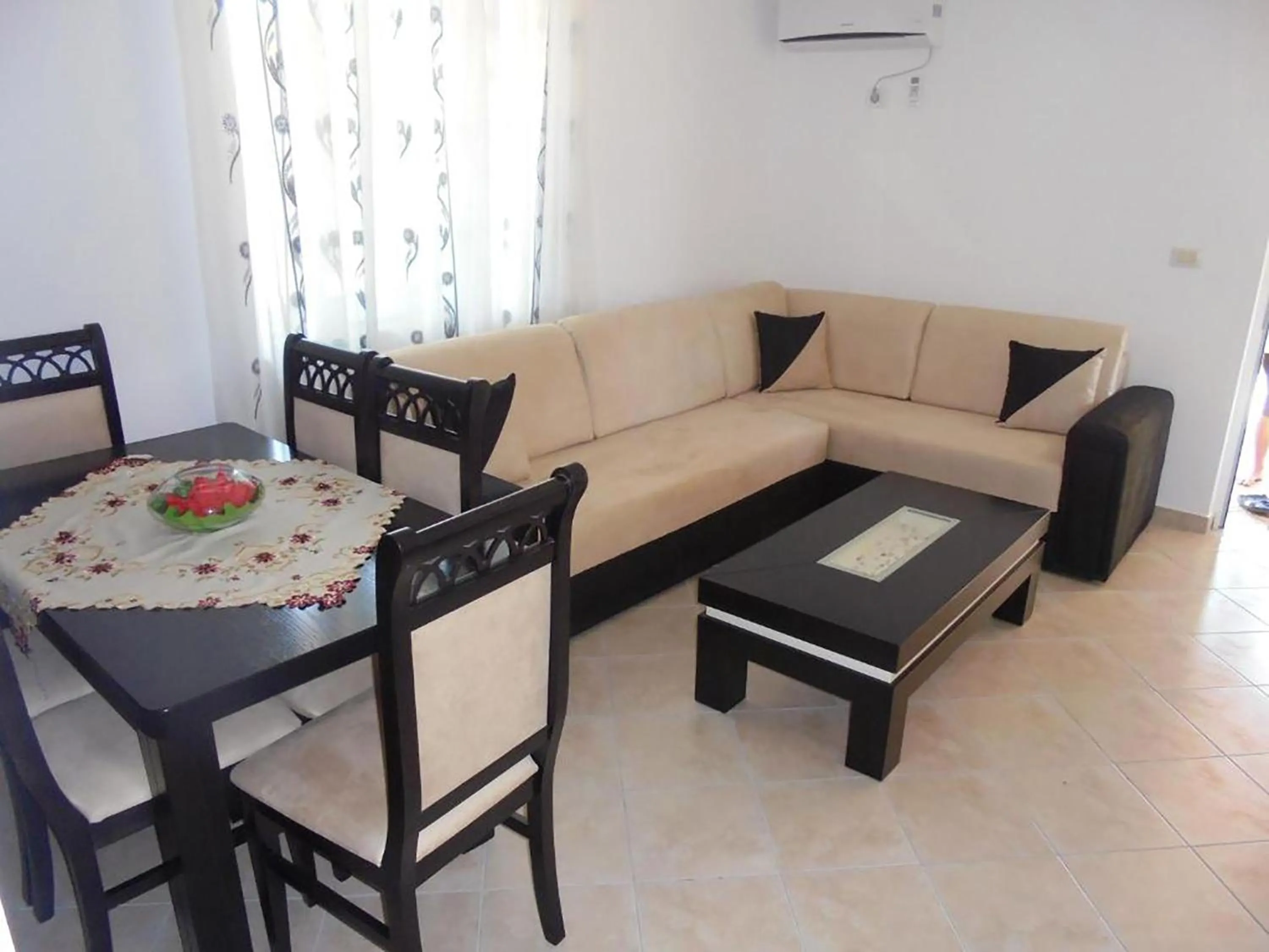 Two-Bedroom Apartment in Vila Viktori