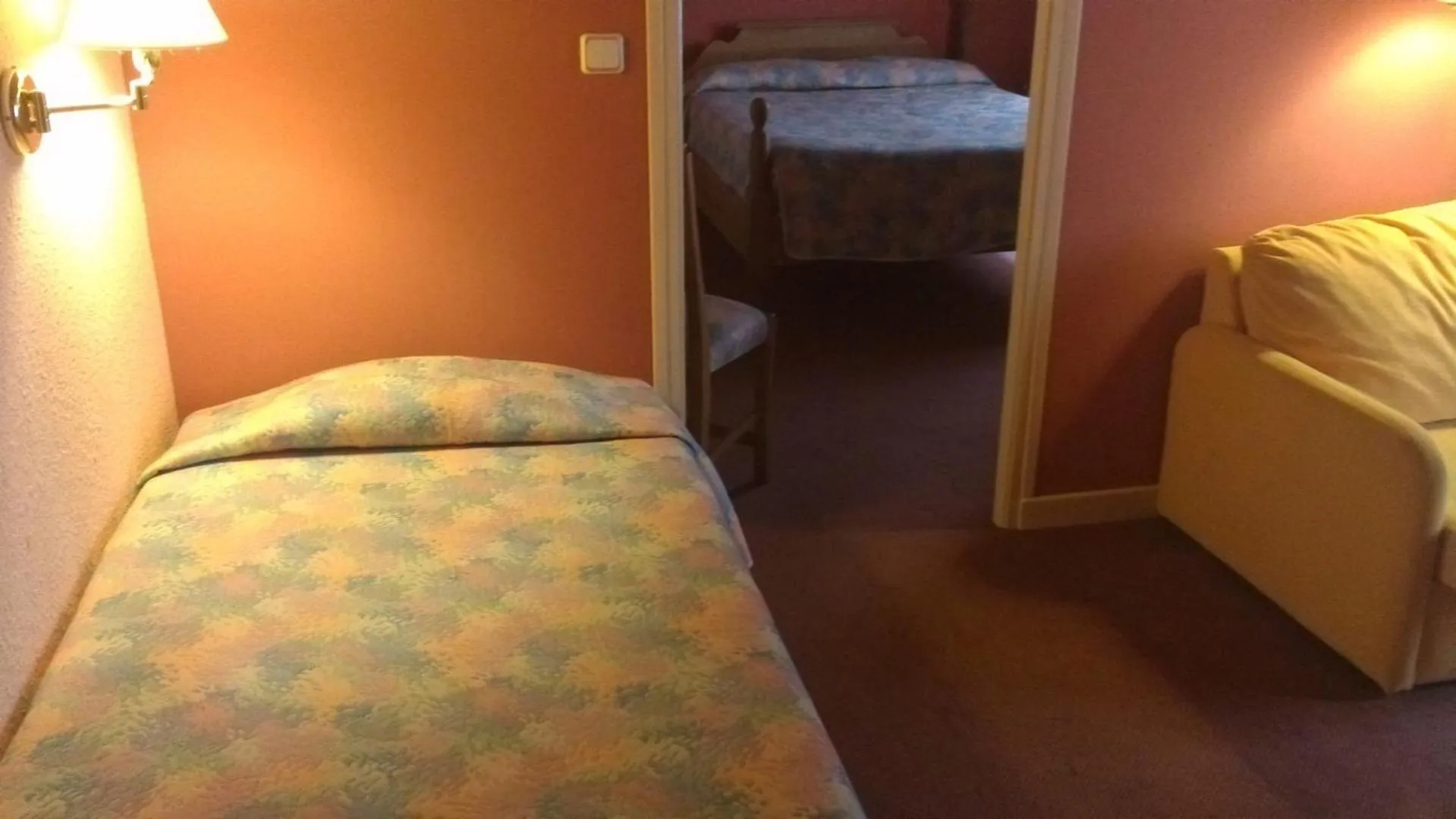 Photo of the whole room, Bed in La Fleur de Lys