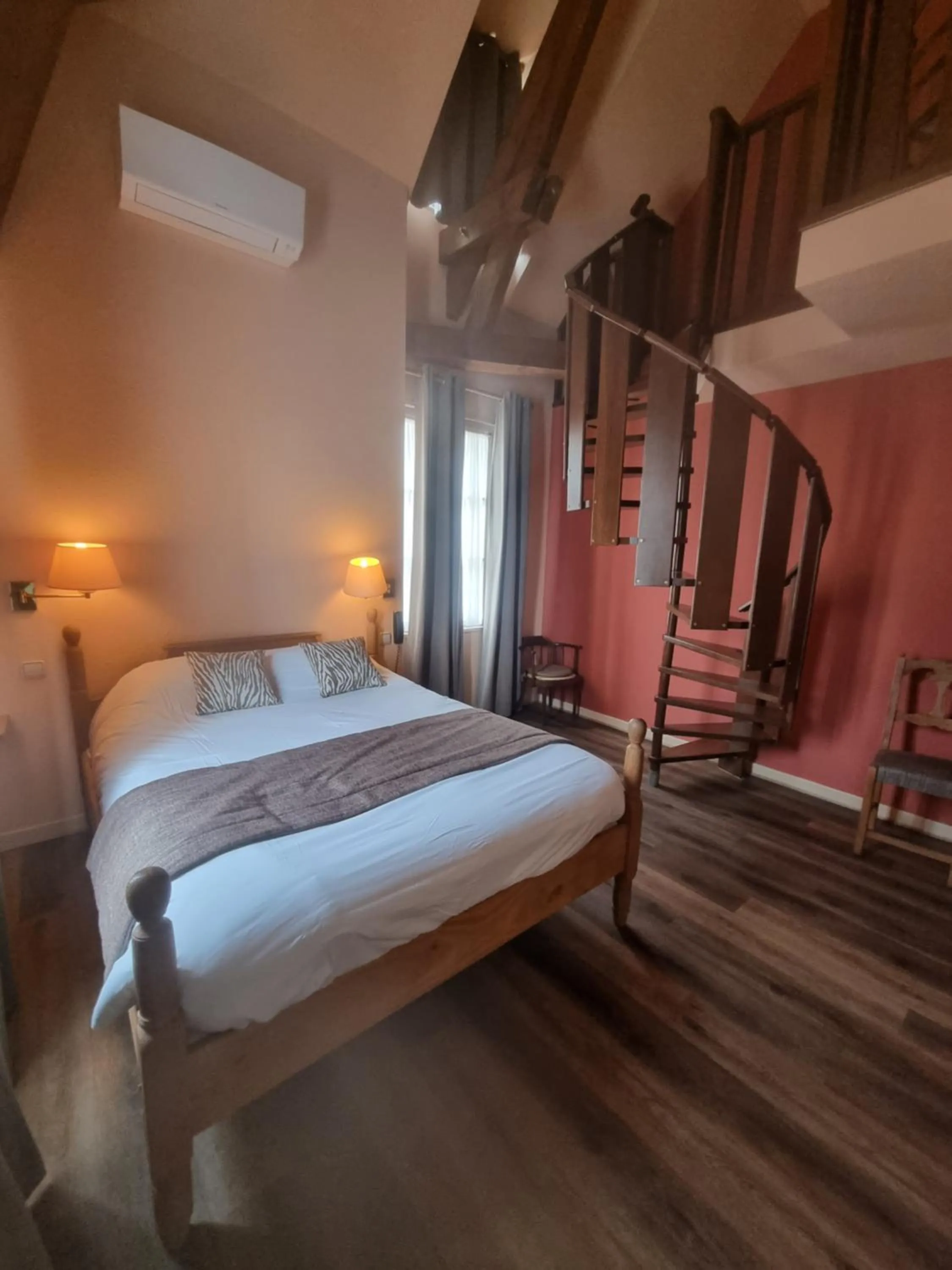 Bed in Logis Hôtel La Fleur de Lys