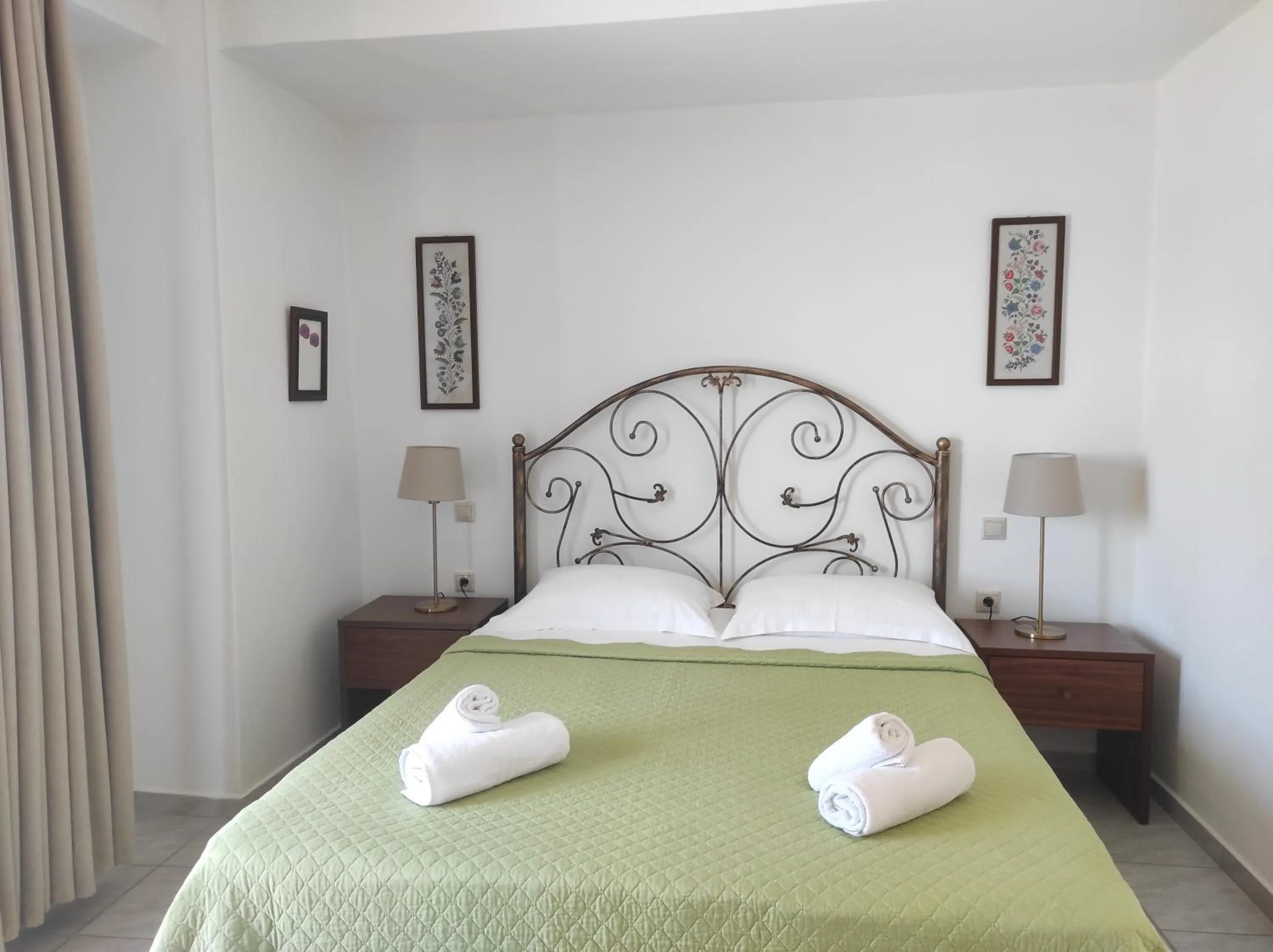 Bed in Aegean Blue Studios