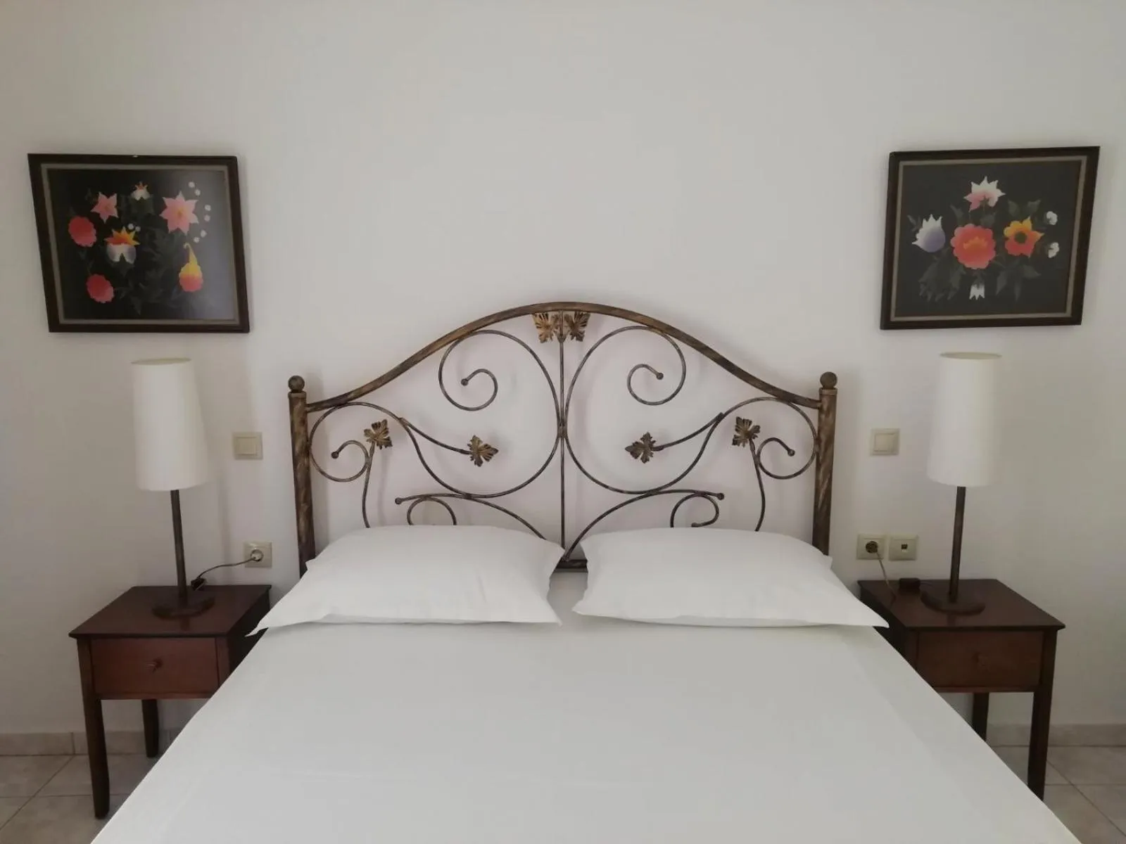 Bed in Aegean Blue Studios