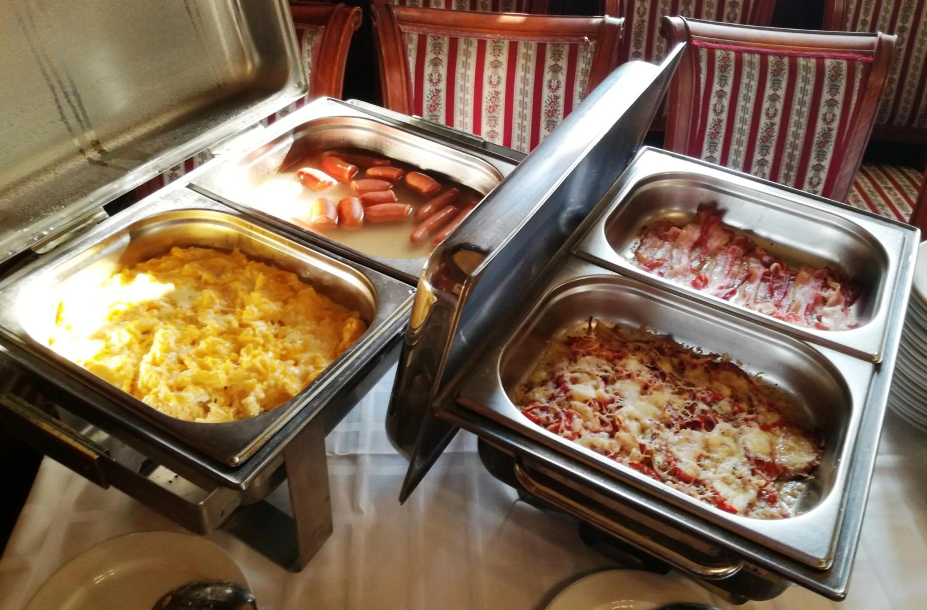 Buffet breakfast in Nelson Hotel