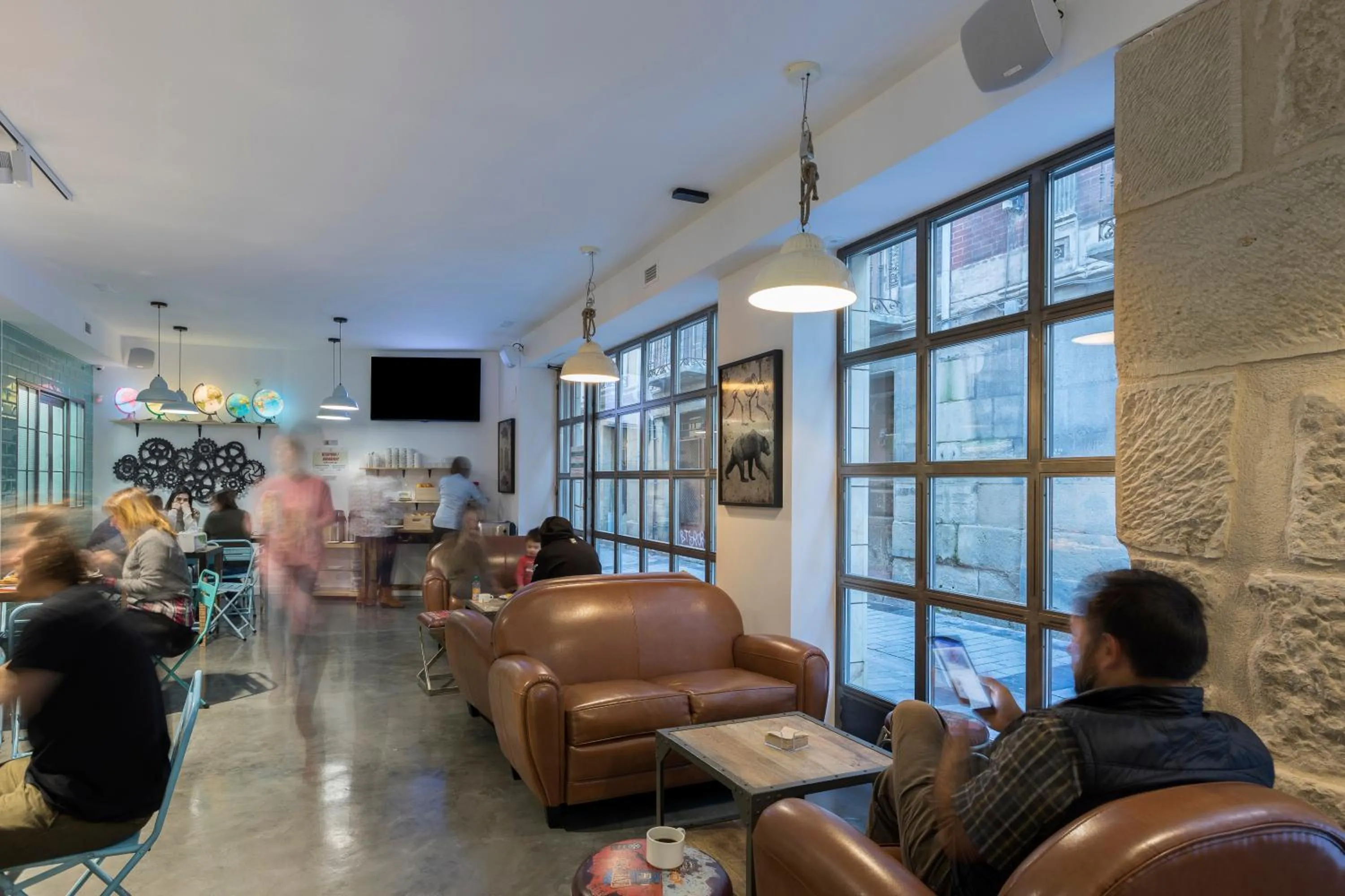 Winederful Hostel & Café