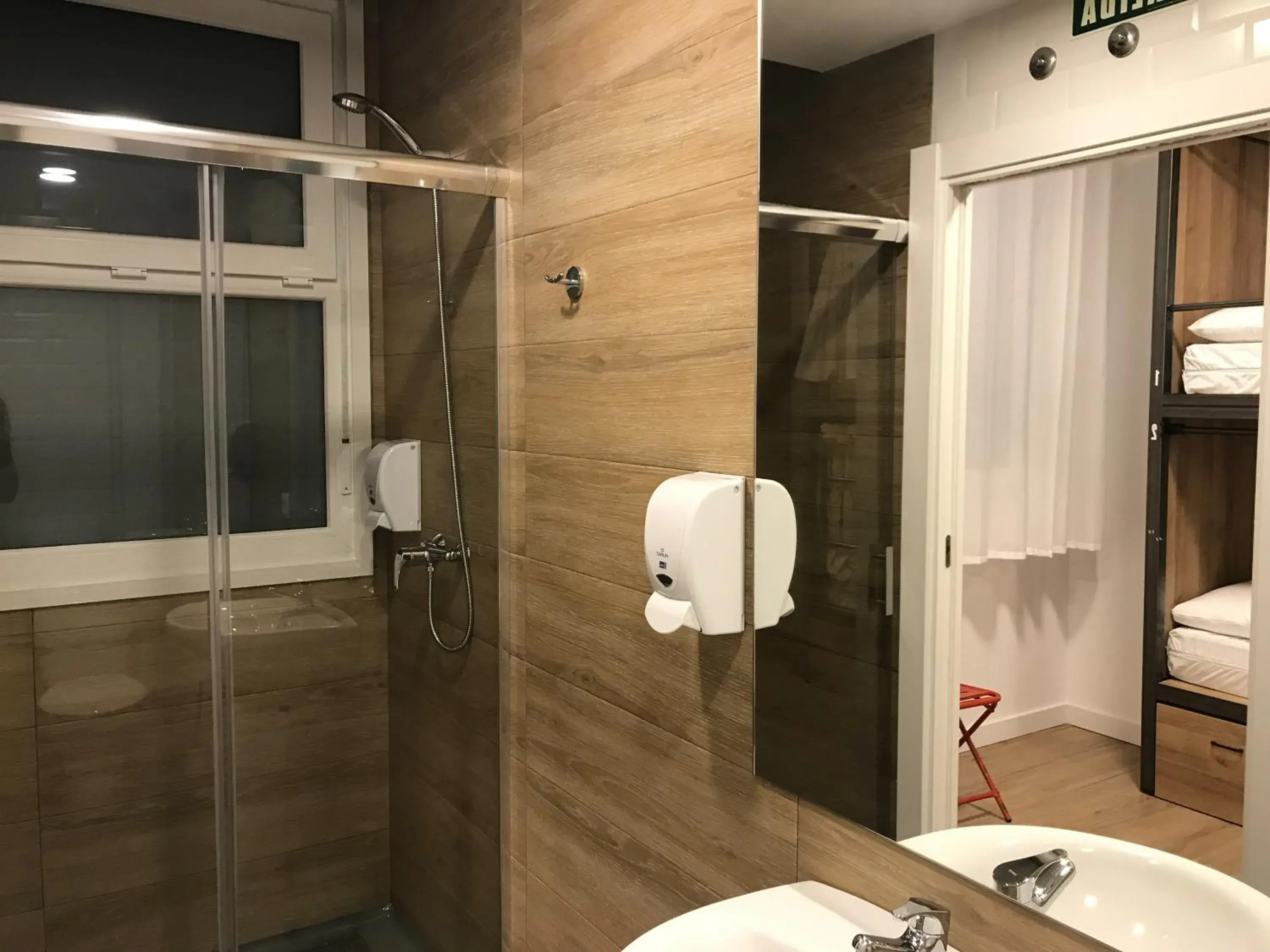 Bed in 6-Bed Female Dormitory Room in Winederful Hostel & Café Bed in 6-Bed Female Dormitory Room in Winederful Hostel & Café