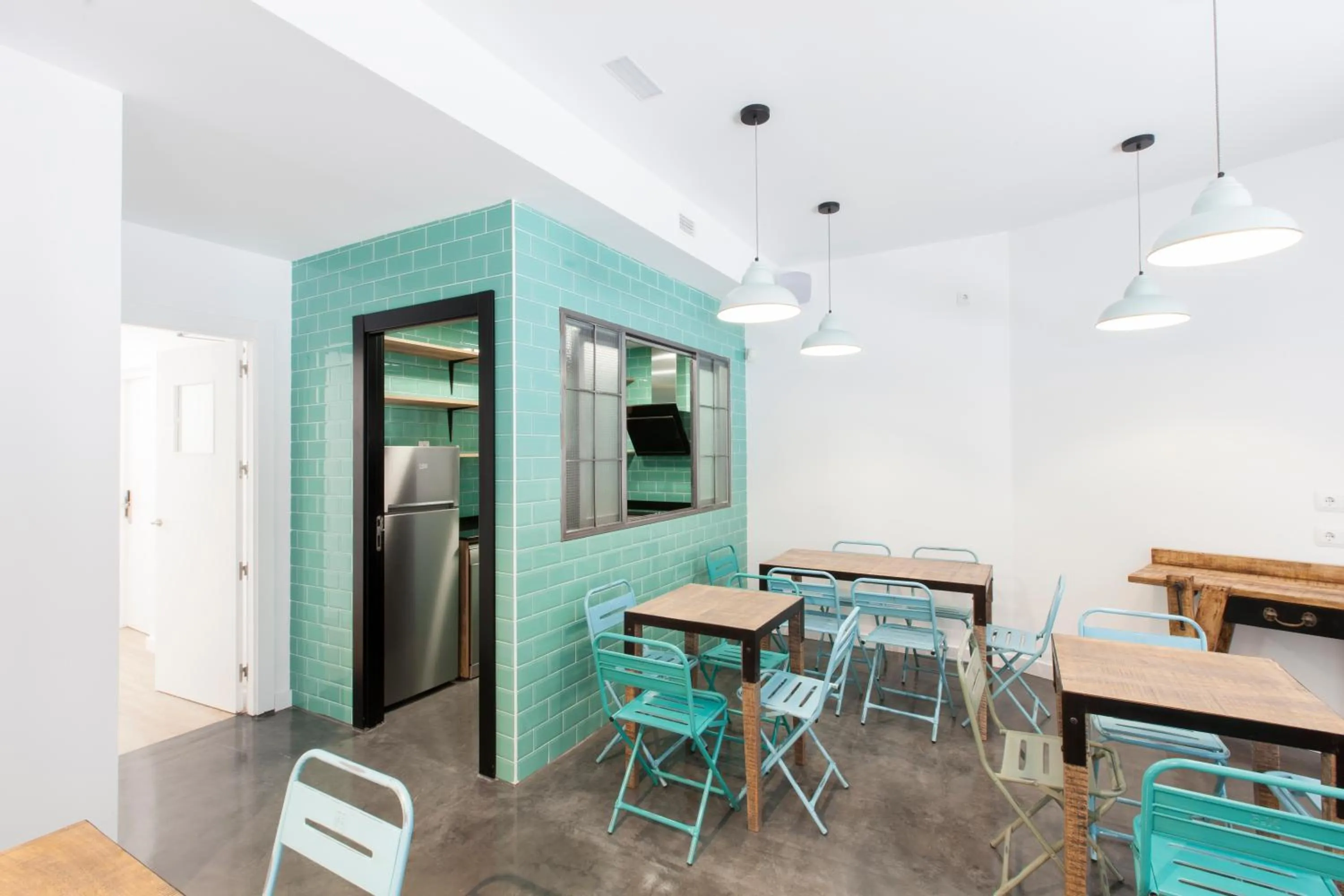 Winederful Hostel & Café