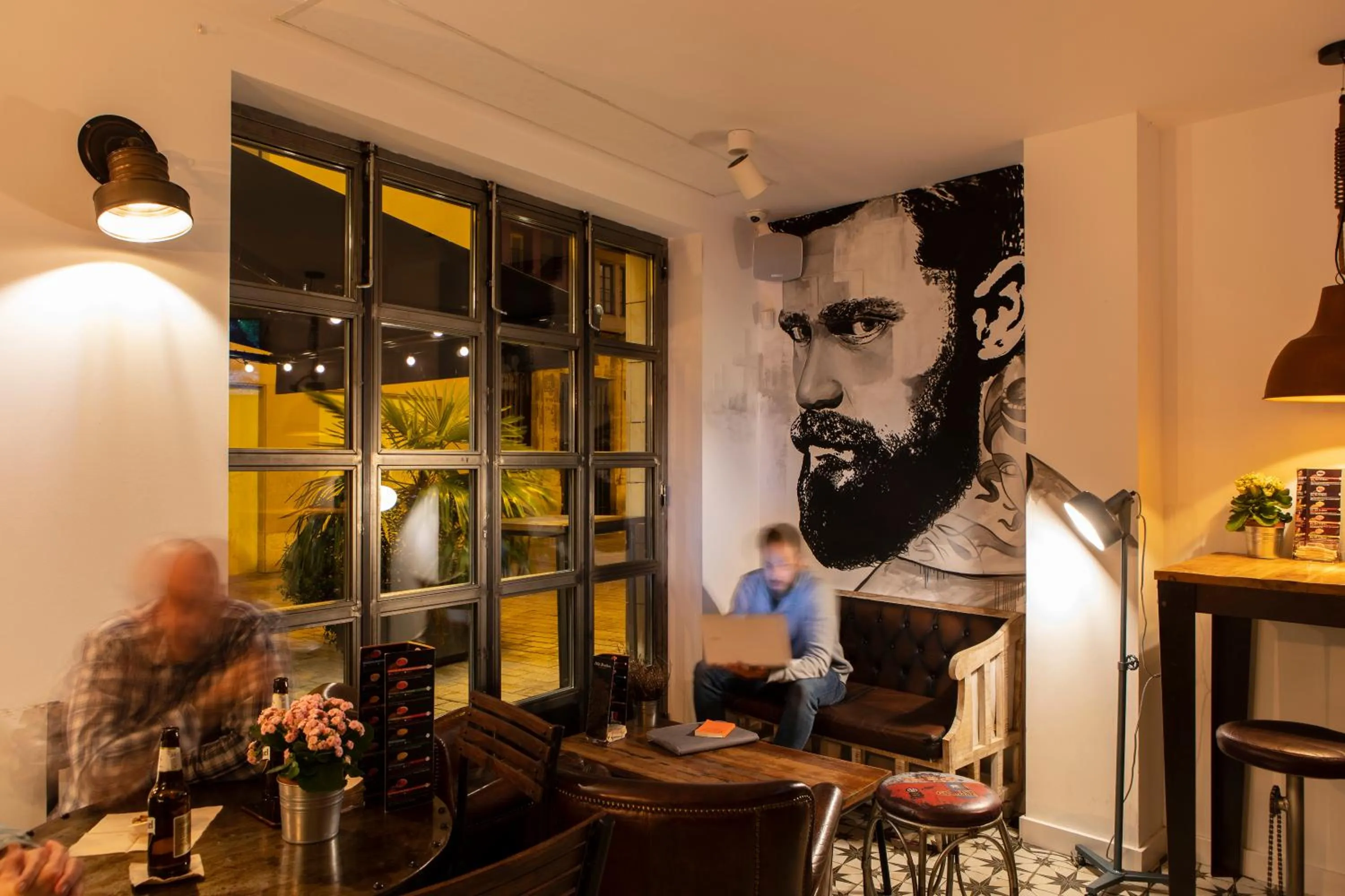 Night in Winederful Hostel & Café