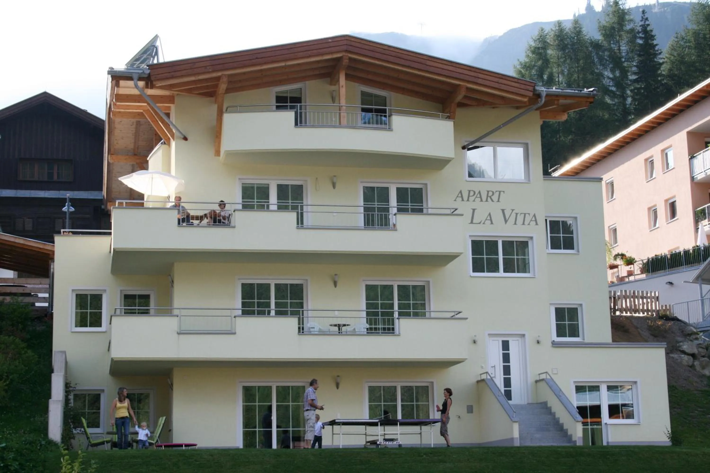 Facade/entrance in Apart La Vita