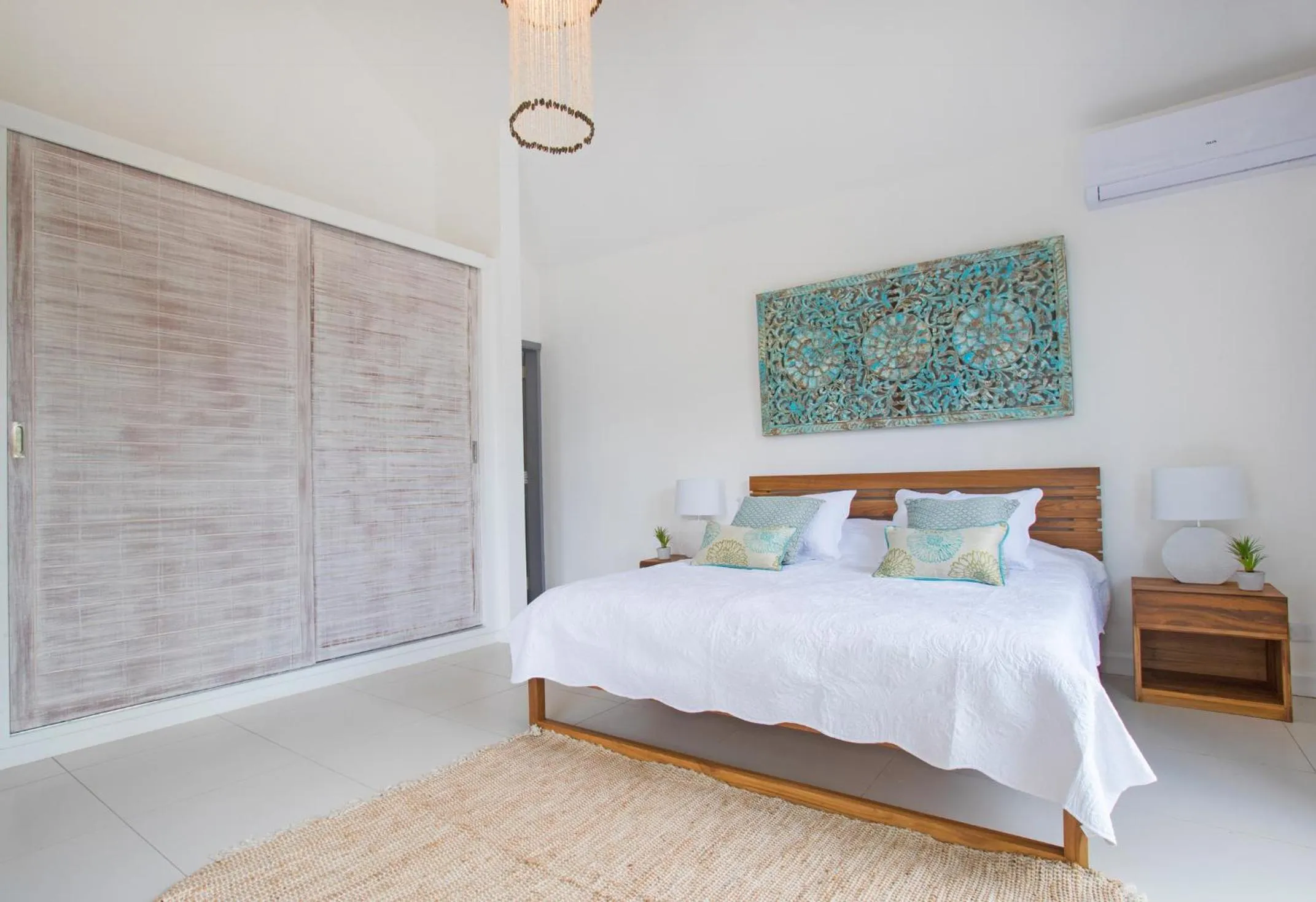 Photo of the whole room in Marosalie