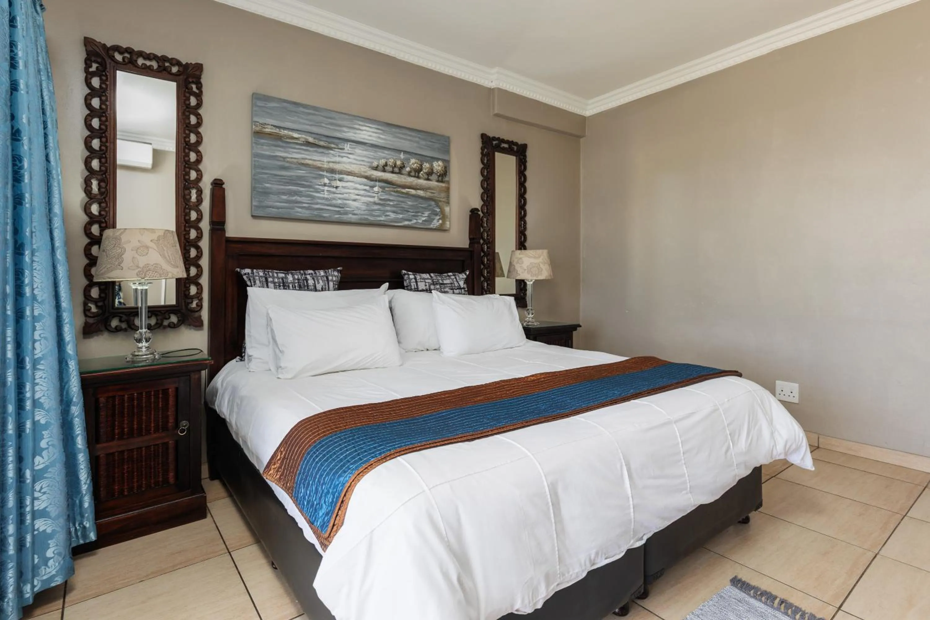 Photo of the whole room, Bed in My Den Bed and Breakfast Pty Ltd