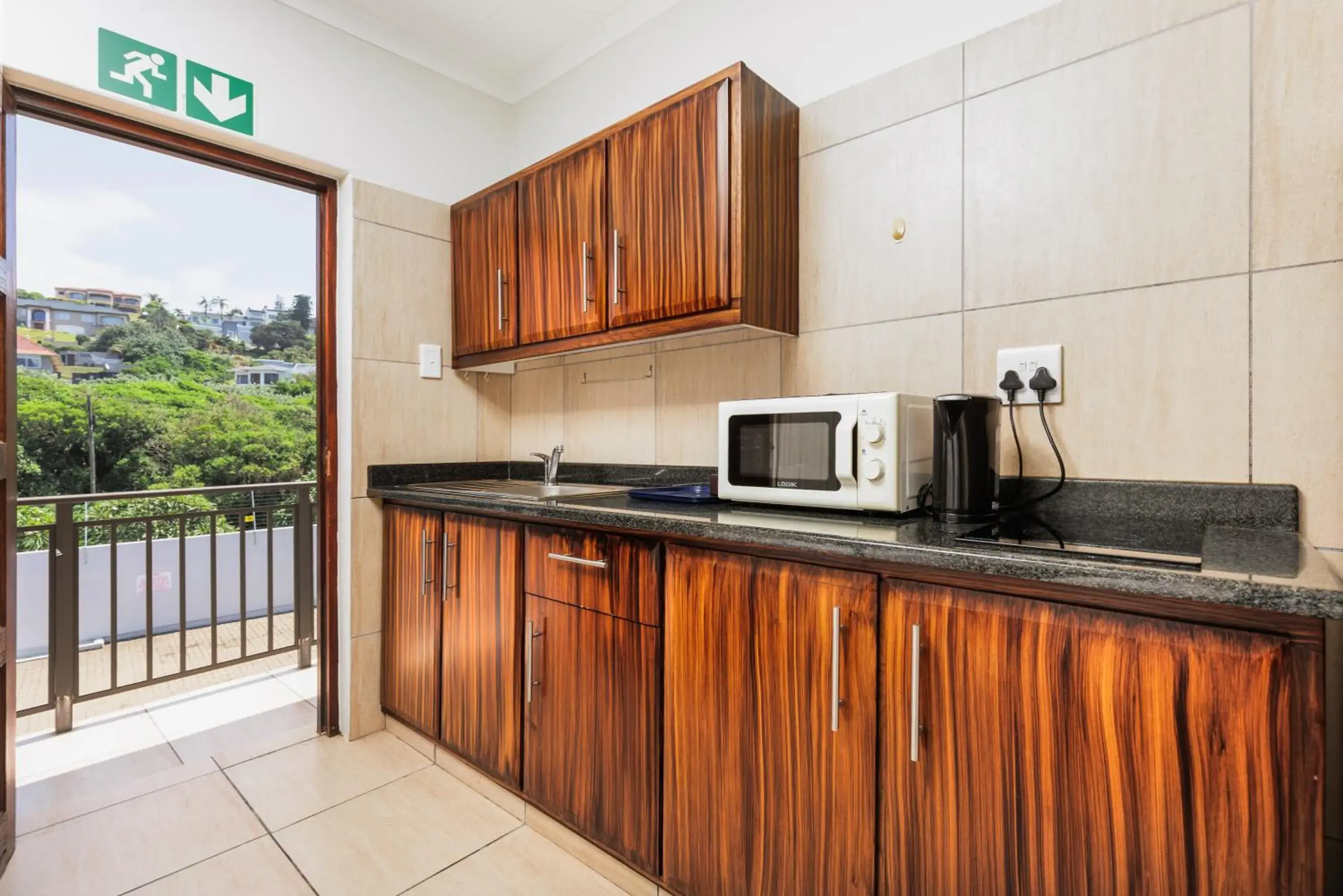 Deluxe Double or Twin Room with Balcony - single occupancy in My Den Bed and Breakfast Pty Ltd Deluxe Double or Twin Room with Balcony - single occupancy in My Den Bed and Breakfast Pty Ltd