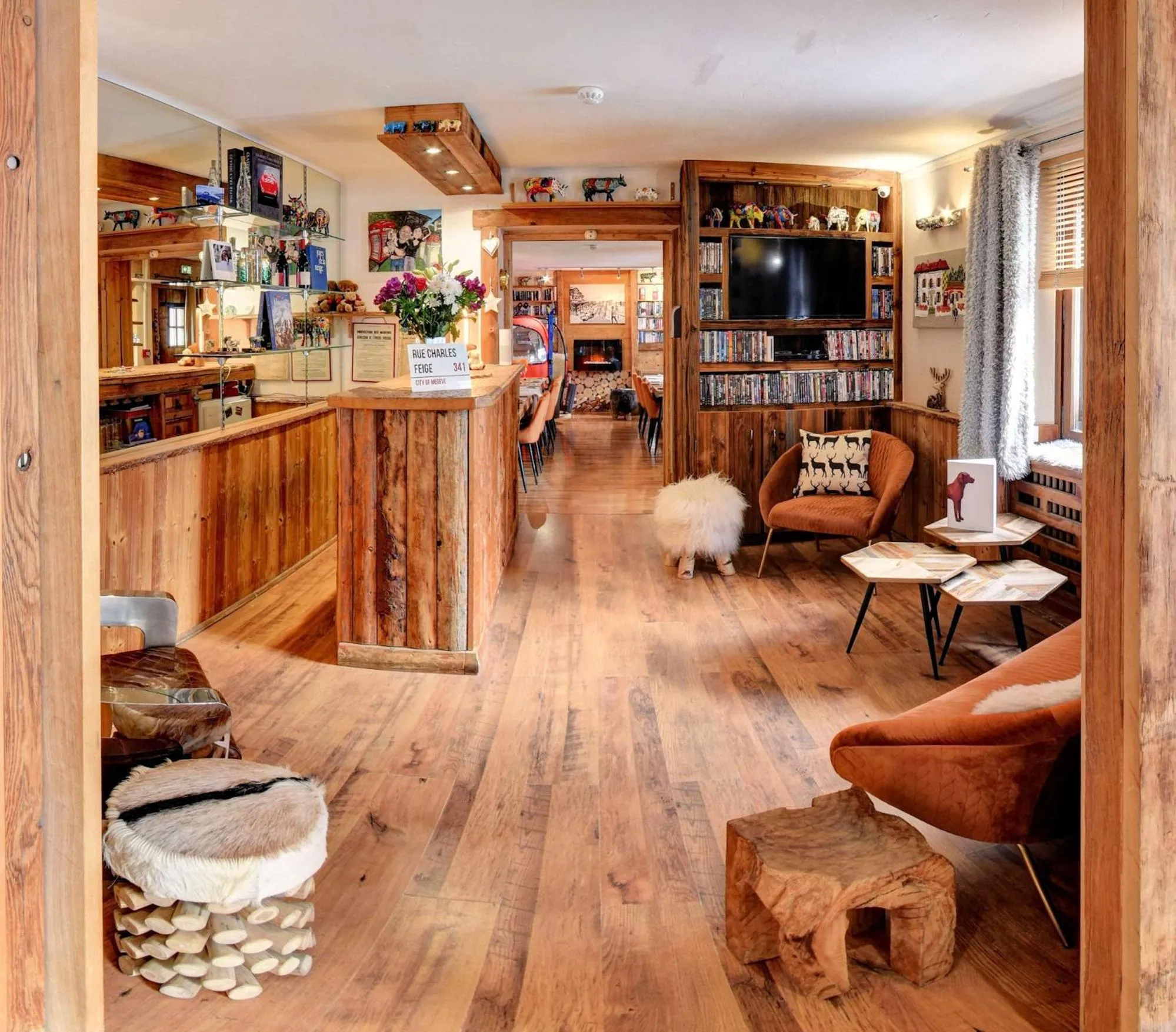 Lounge or bar in Hôtel Les Cimes