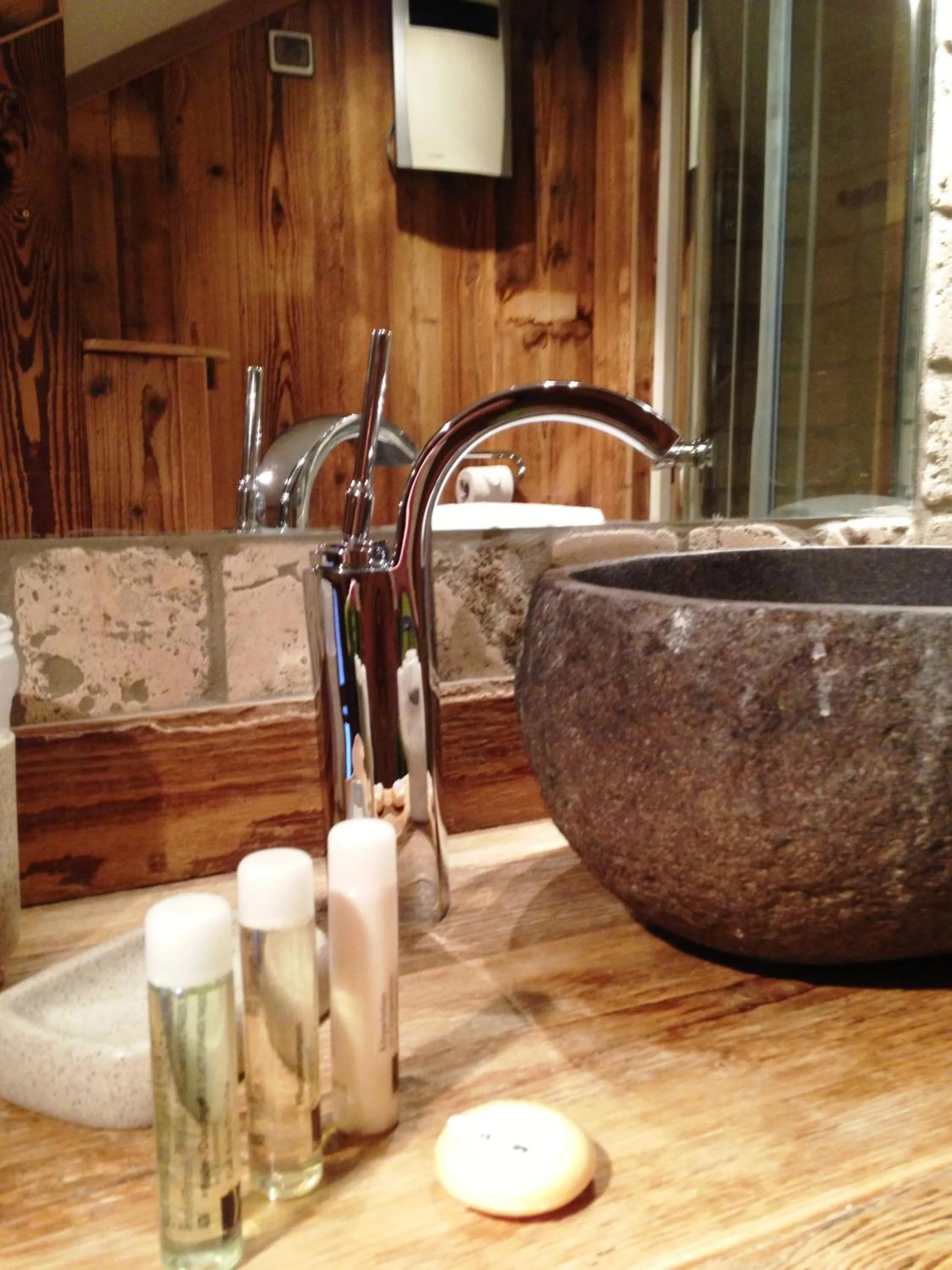Bathroom in Hôtel Les Cimes