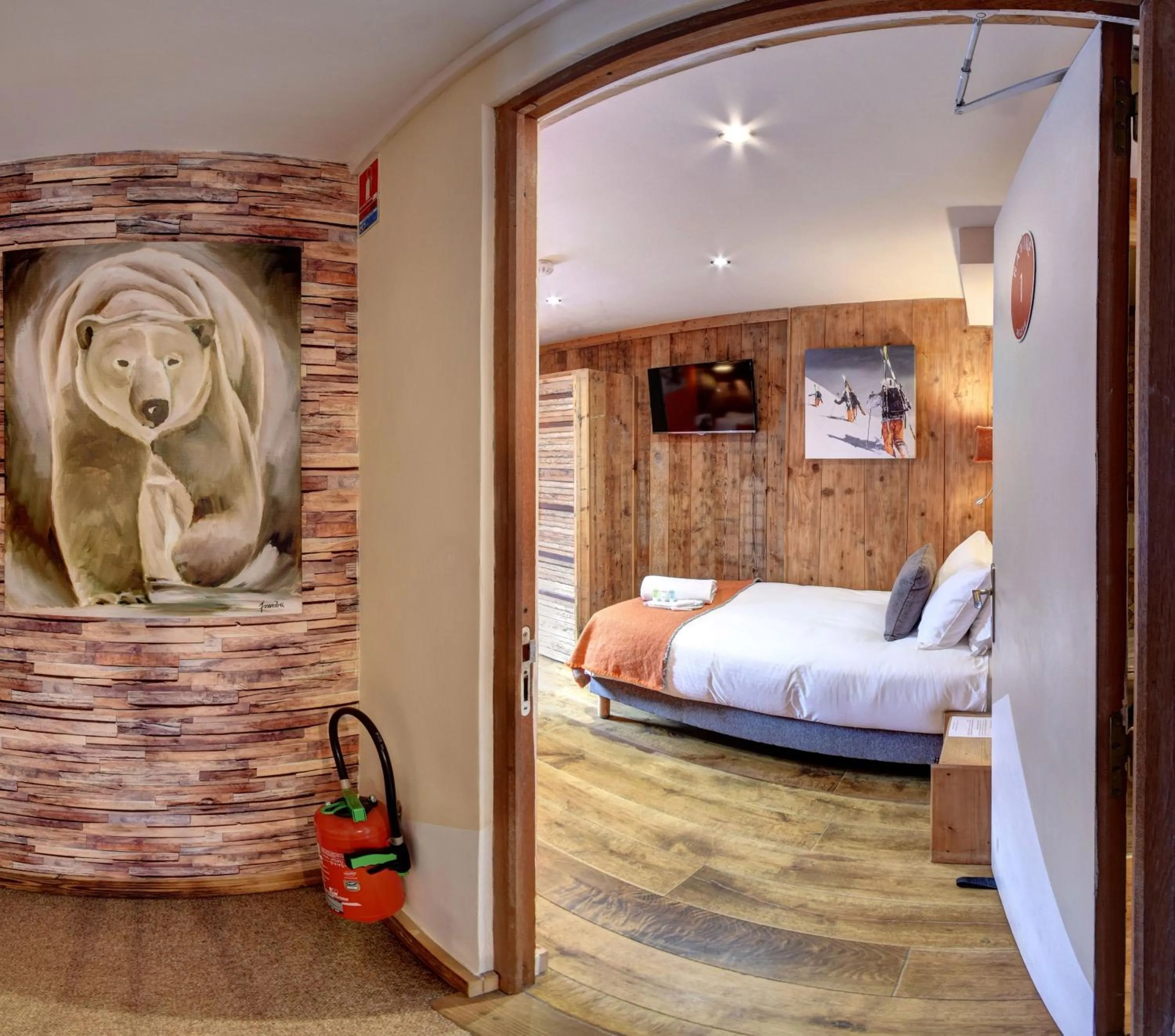 Bedroom, Bed in Hôtel Les Cimes