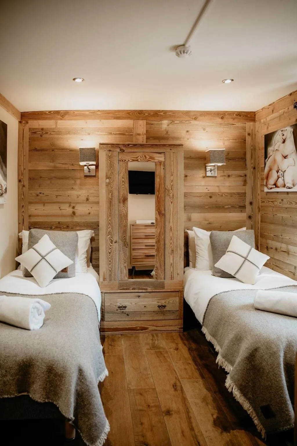 Bedroom, Bed in Hôtel Les Cimes