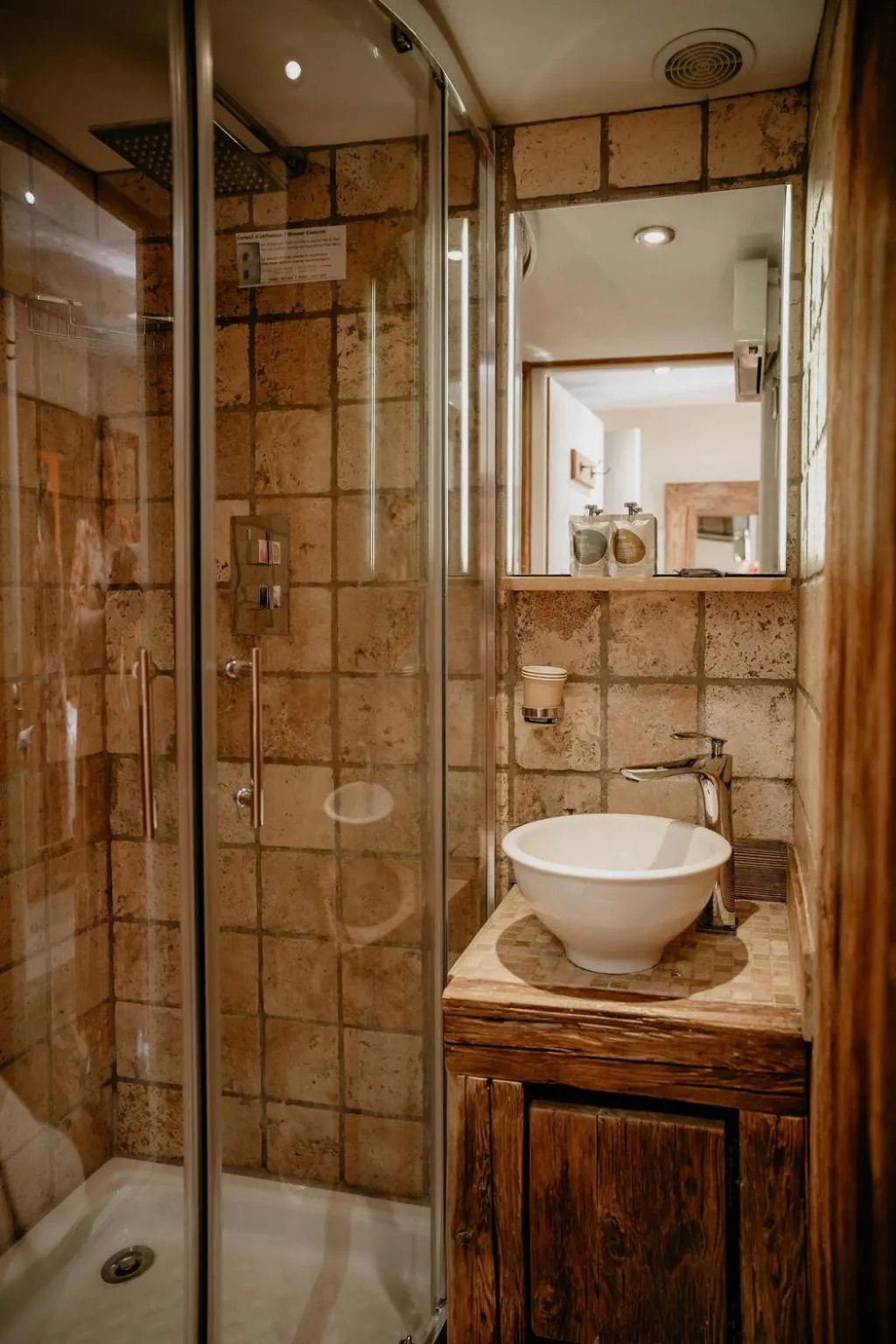 Bathroom in Hôtel Les Cimes