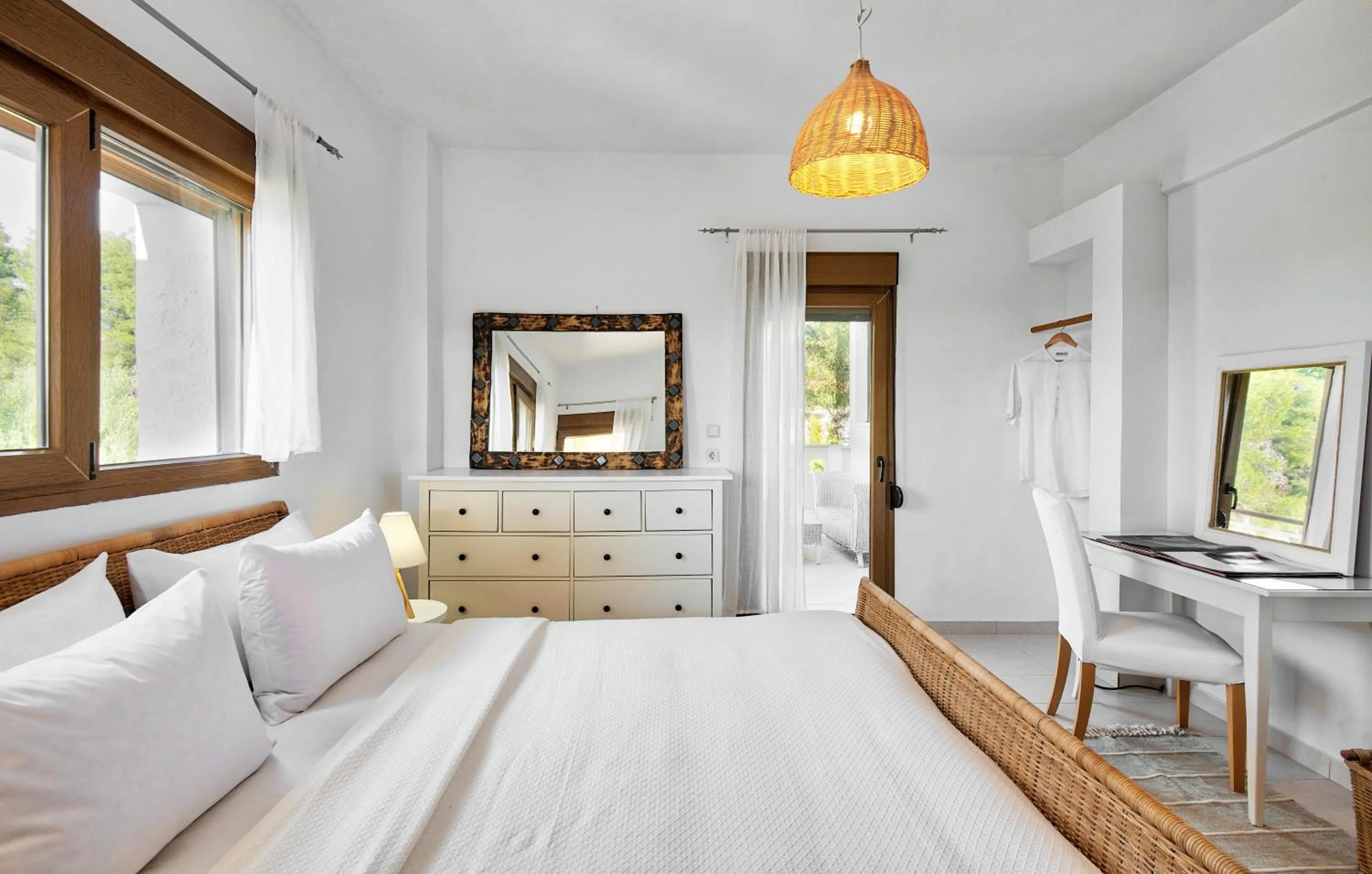 Bedroom, Bed in Sanidiamonds