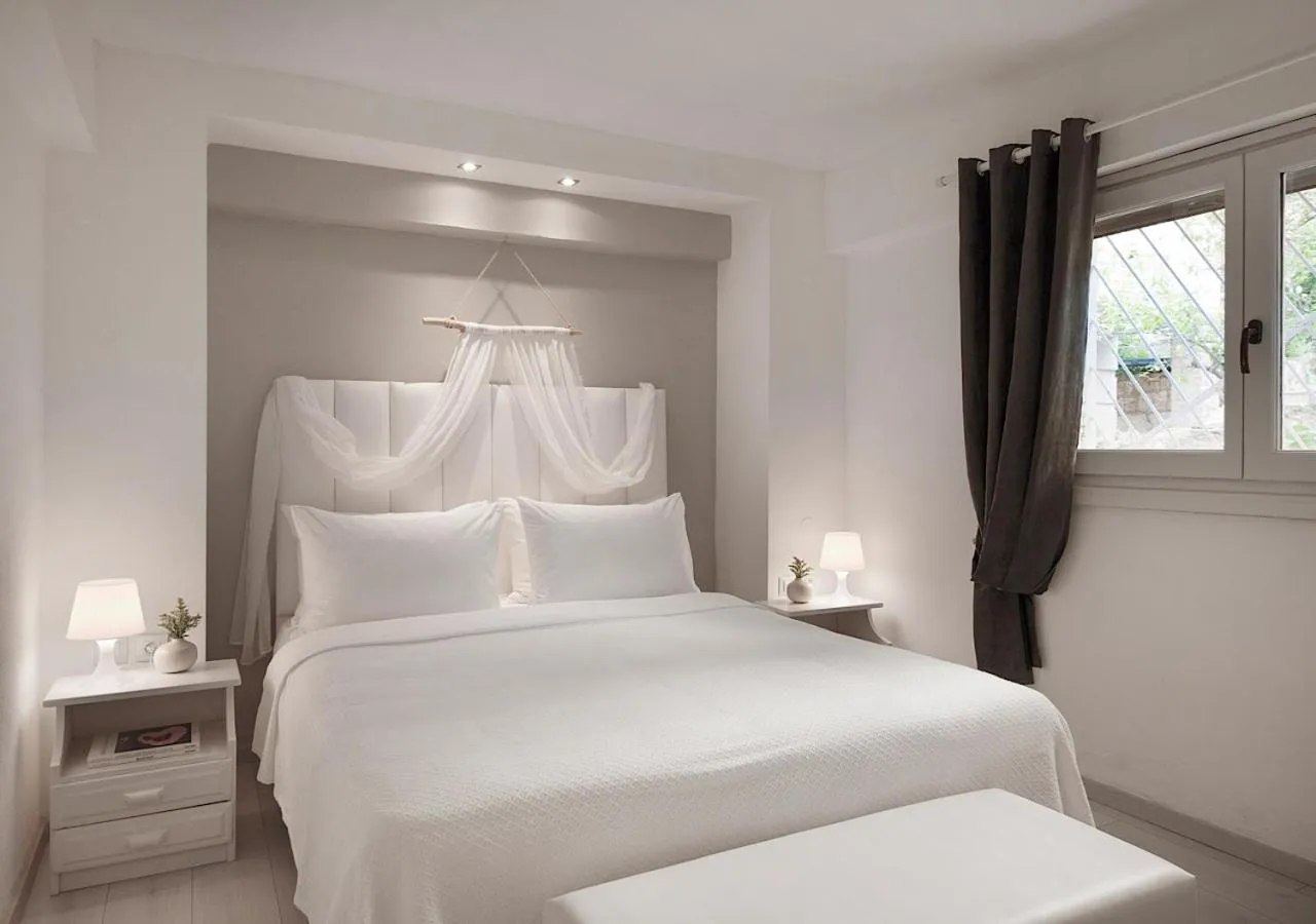 Bedroom, Bed in Sanidiamonds