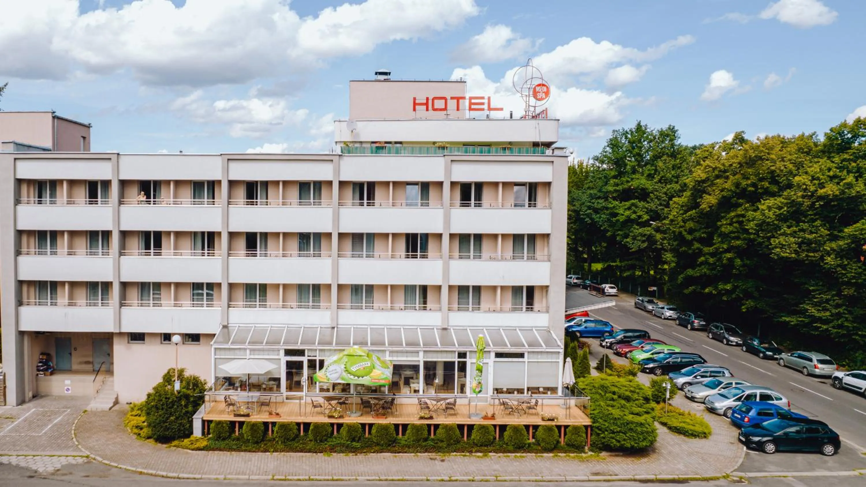 Property building in Hotel Cieplice MEDI & SPA