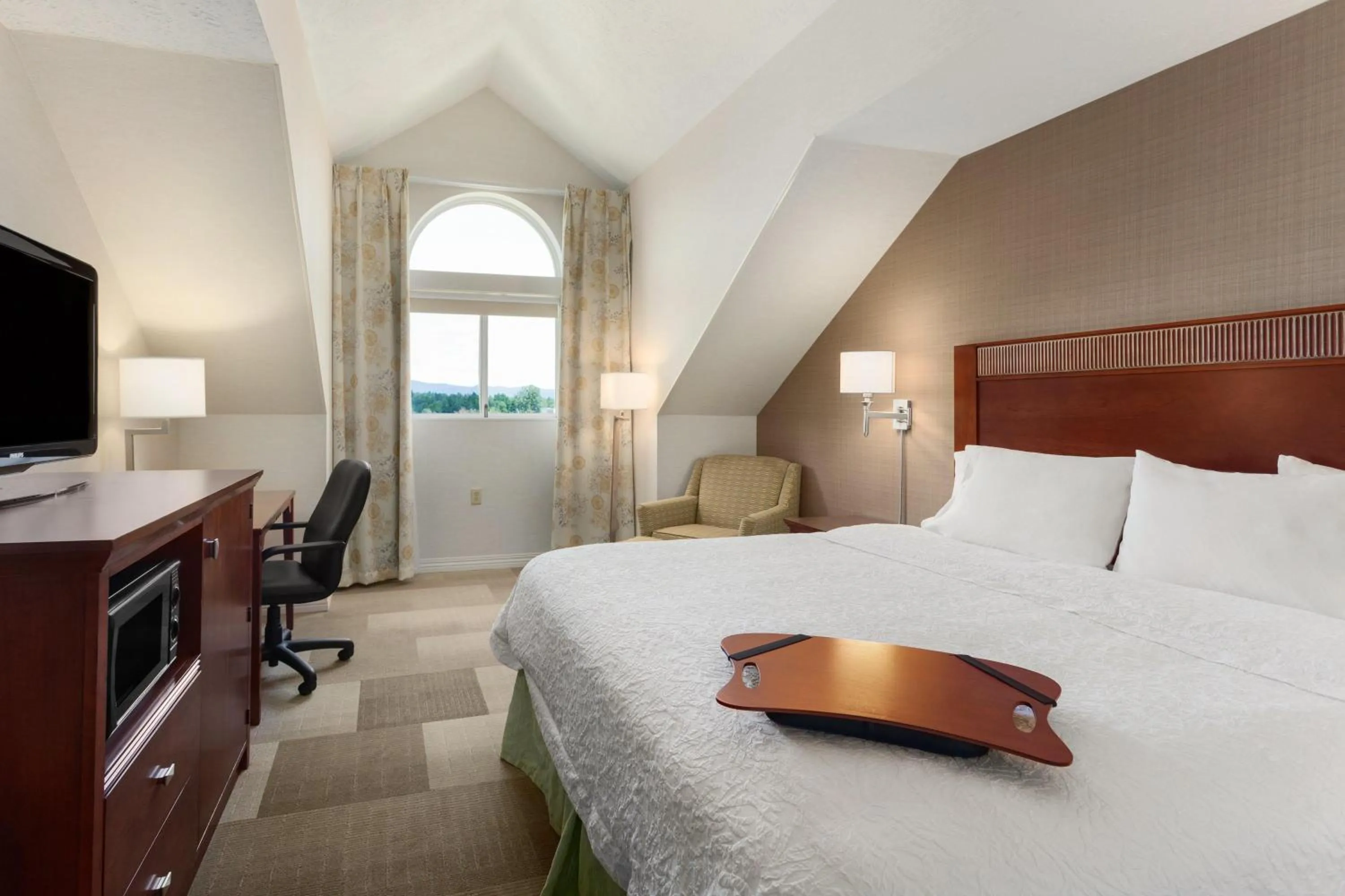 Bed in Hampton Inn Burlington - Colchester